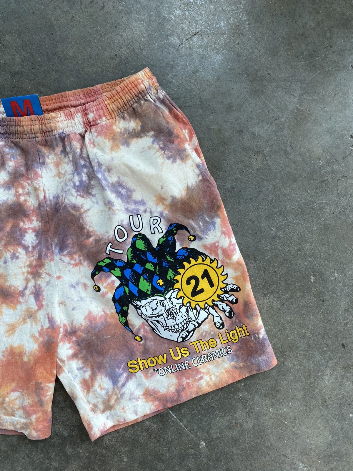 Online Ceramics Online Ceramics “ Show Us The Light “ Tour 21 Tie Dye Shorts Size US 32 / EU 48 - 2 Thumbnail