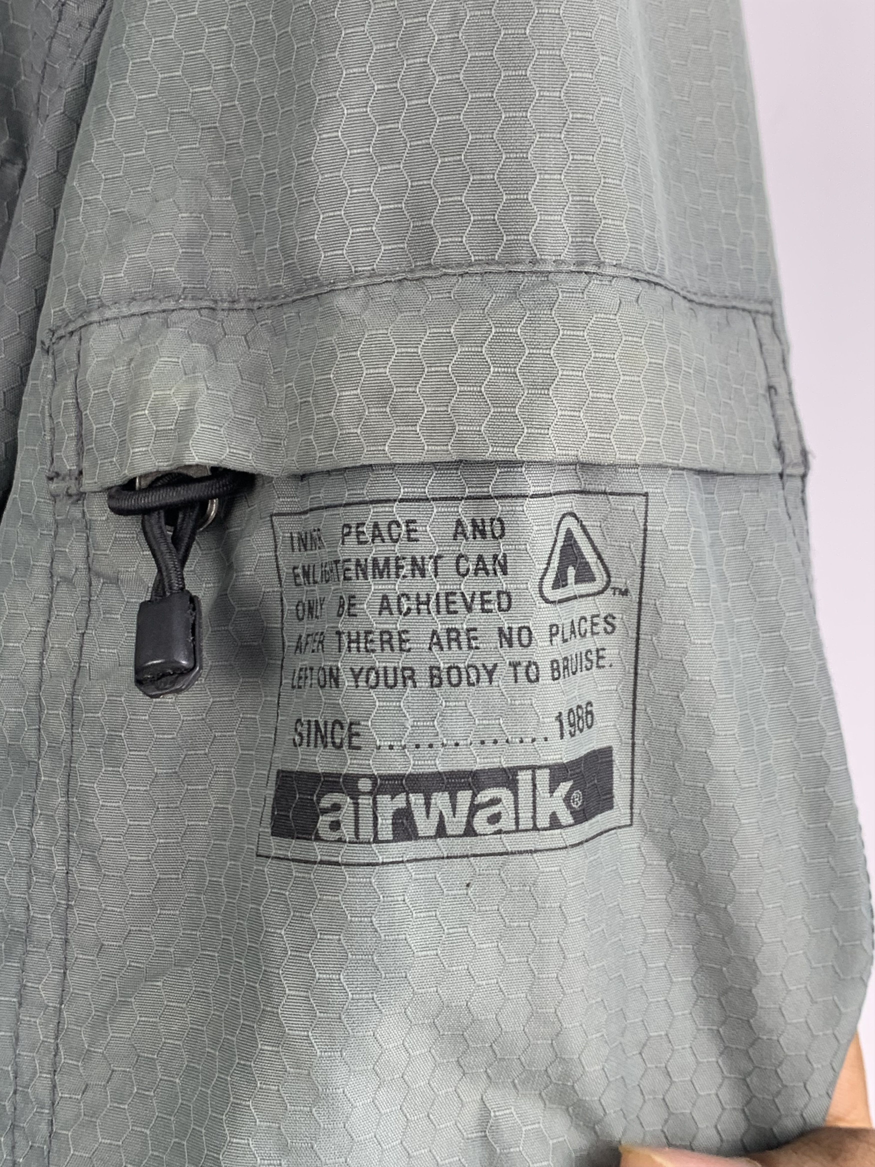 Airwalk Vintage AIRWALK Hoodie Zip Up WIndbreaker Size US XL / EU 56 / 4 - 8 Thumbnail