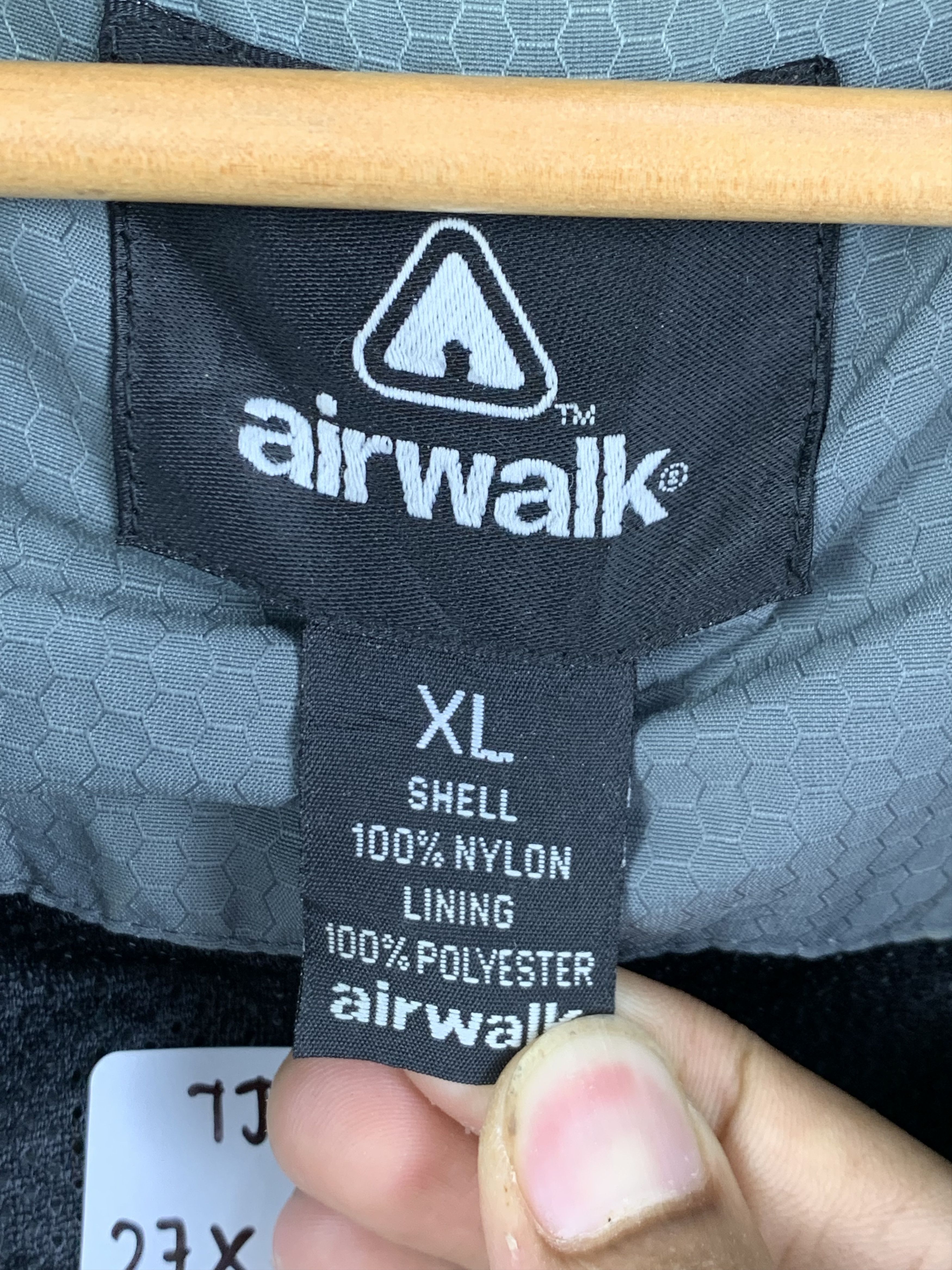 Airwalk Vintage AIRWALK Hoodie Zip Up WIndbreaker Size US XL / EU 56 / 4 - 13 Thumbnail
