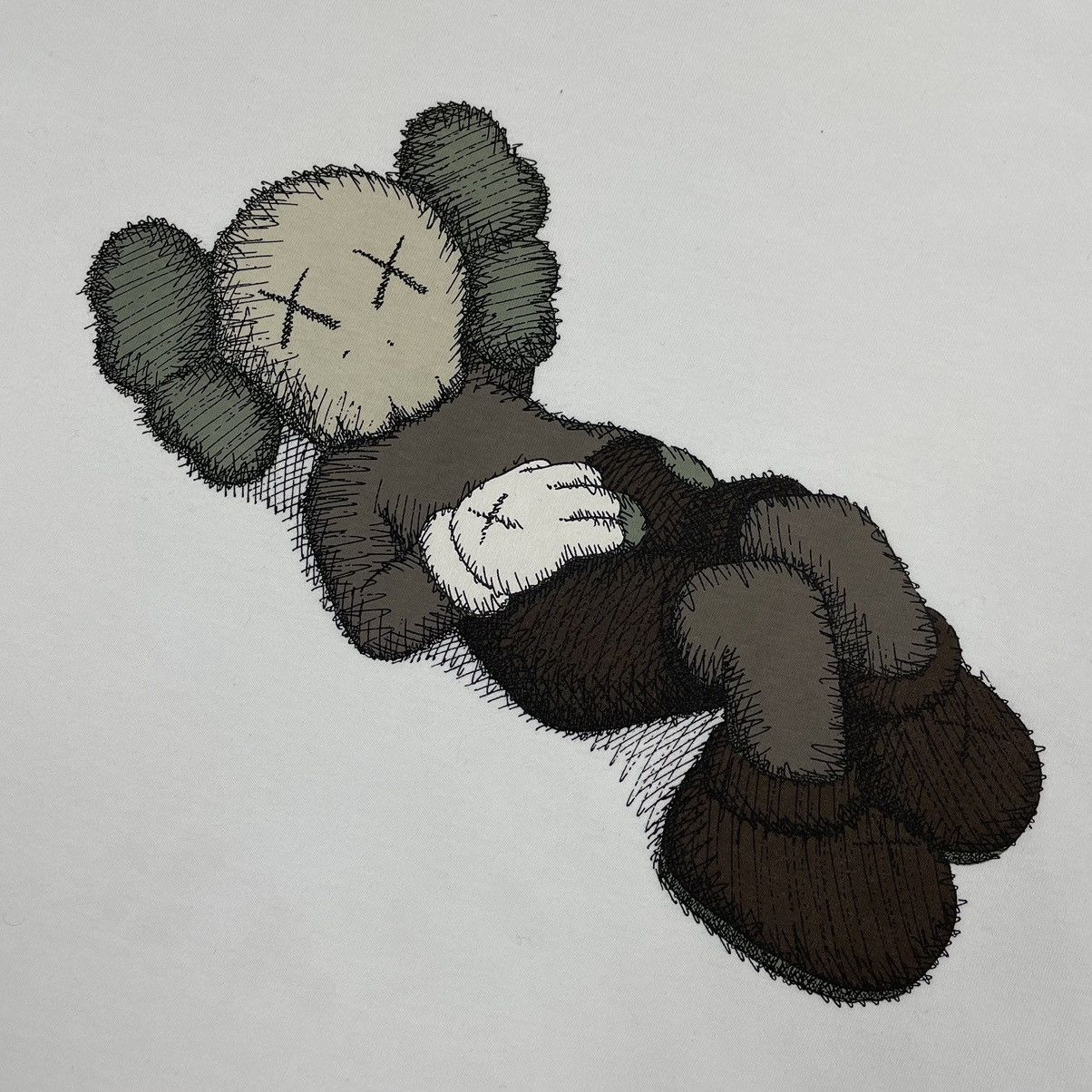 Kaws UT x Kaws Tokyo First Japan Edition T-shirt Size US XXL / EU 58 / 5 - 7 Thumbnail