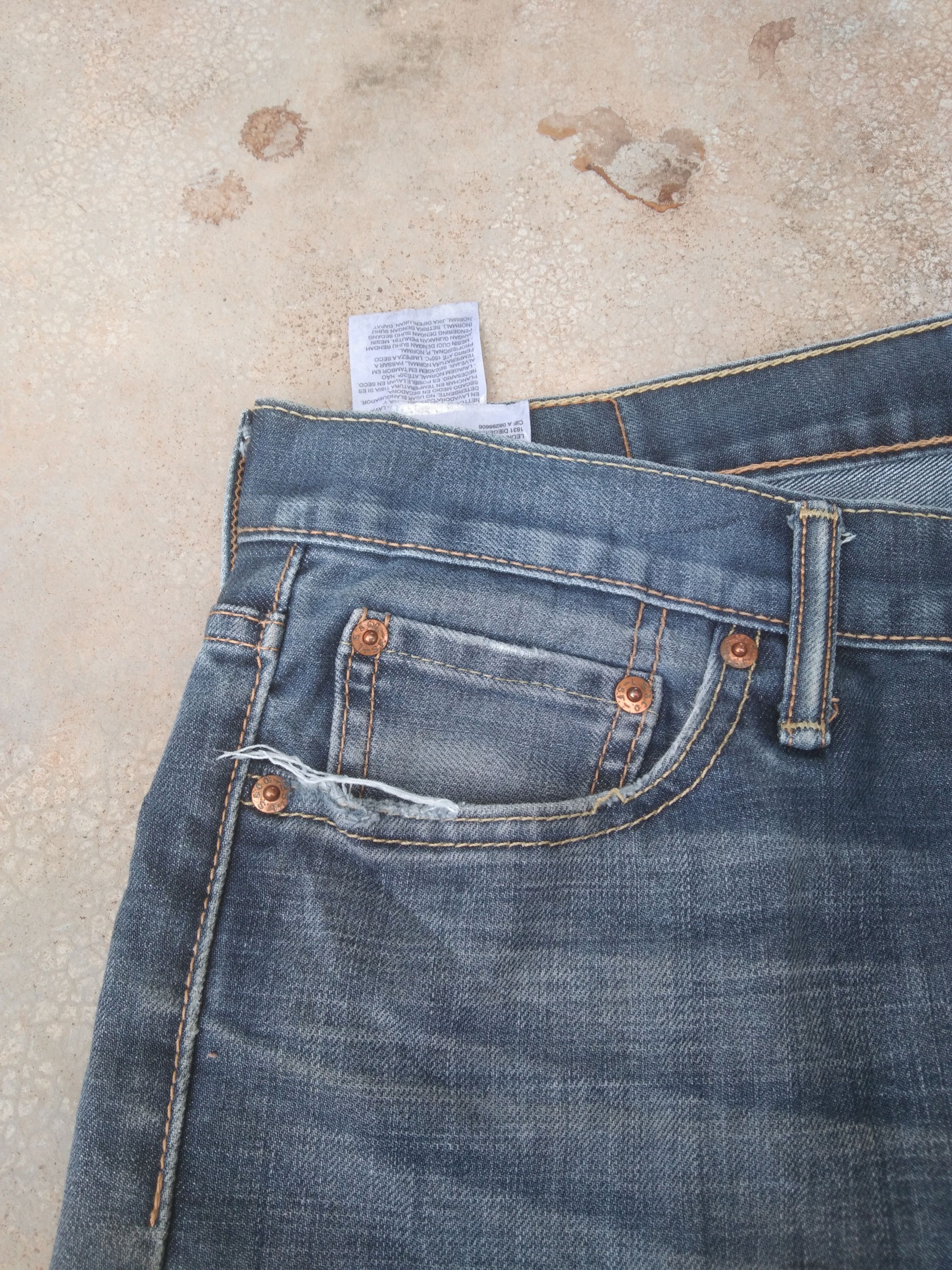 Levi's Vintage Levi's Jeans 513 Distressed Straight Leg Denim 33x31 Size US 33 - 7 Thumbnail