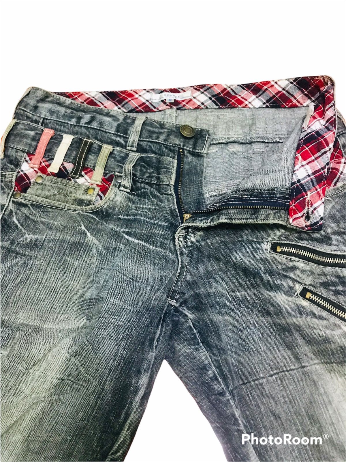 Japanese Brand “Vintage Distressed Blue Jeans with Plaid Accents & Zipper Size US 32 / EU 48 - 8 Thumbnail
