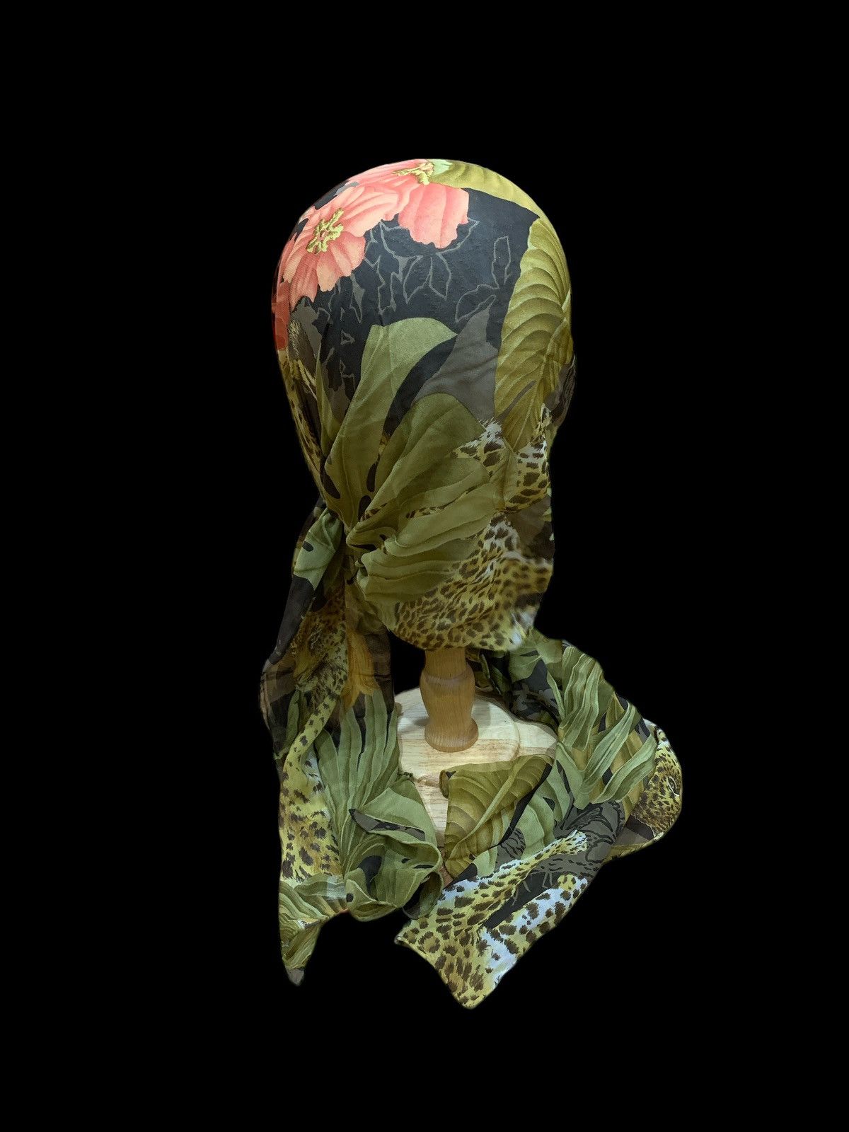 Salvatore Ferragamo × Vintage SALVATORE FERRAGAMO LEOPARD PRINT SILK HEAD SCARF Size ONE SIZE - 3 Thumbnail