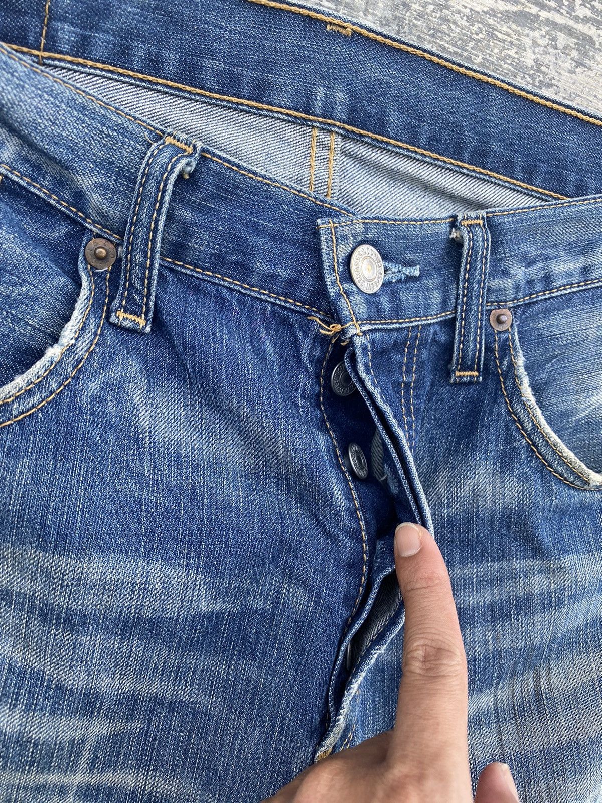 Levi's VINTAGE LEVIS 501 DISTRESSED GORPCORE COWBOY PUNK RAVE TRASH Size US 33 - 5 Thumbnail