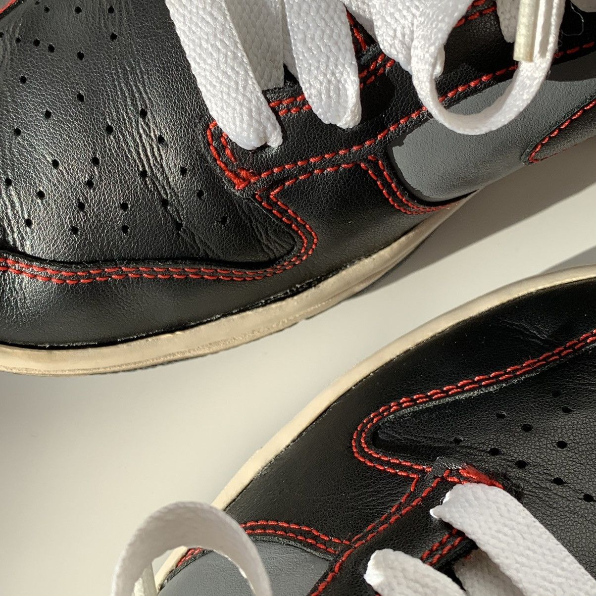 Nike 2009 Nike Dunk Low Black Cool Grey Black-Gred/Red Size US 9 / IT 39 - 7 Thumbnail