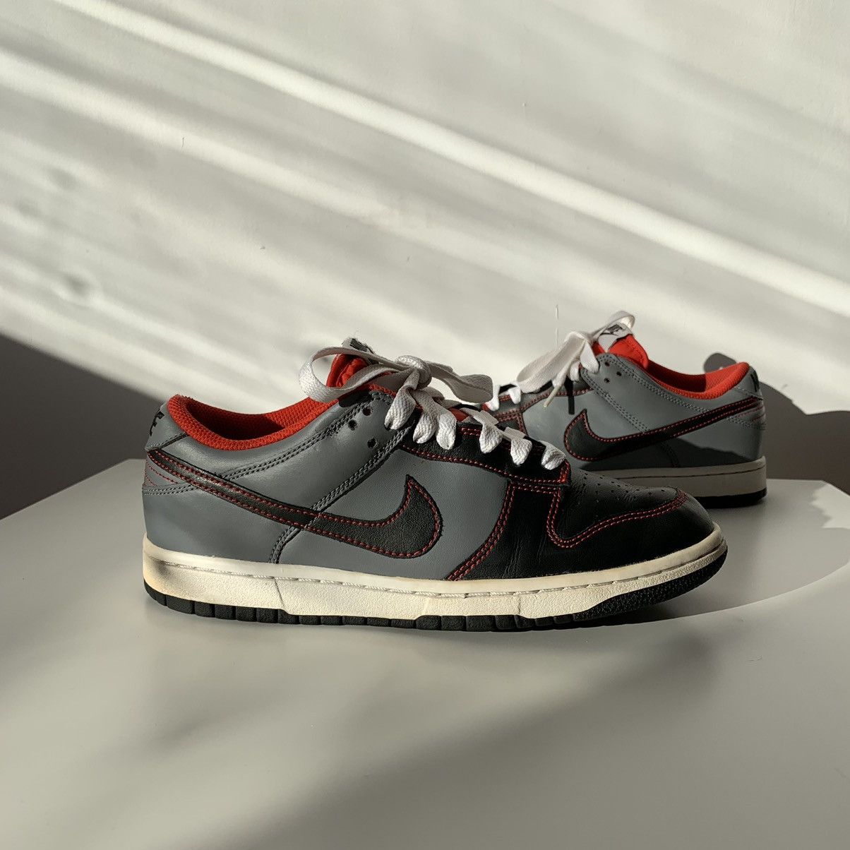 Nike 2009 Nike Dunk Low Black Cool Grey Black-Gred/Red Size US 9 / IT 39 - 3 Thumbnail