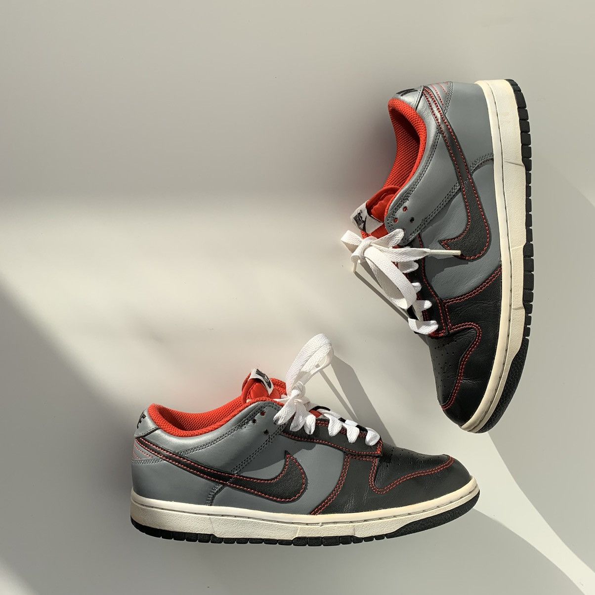 Nike 2009 Nike Dunk Low Black Cool Grey Black-Gred/Red Size US 9 / IT 39 - 1 Thumbnail