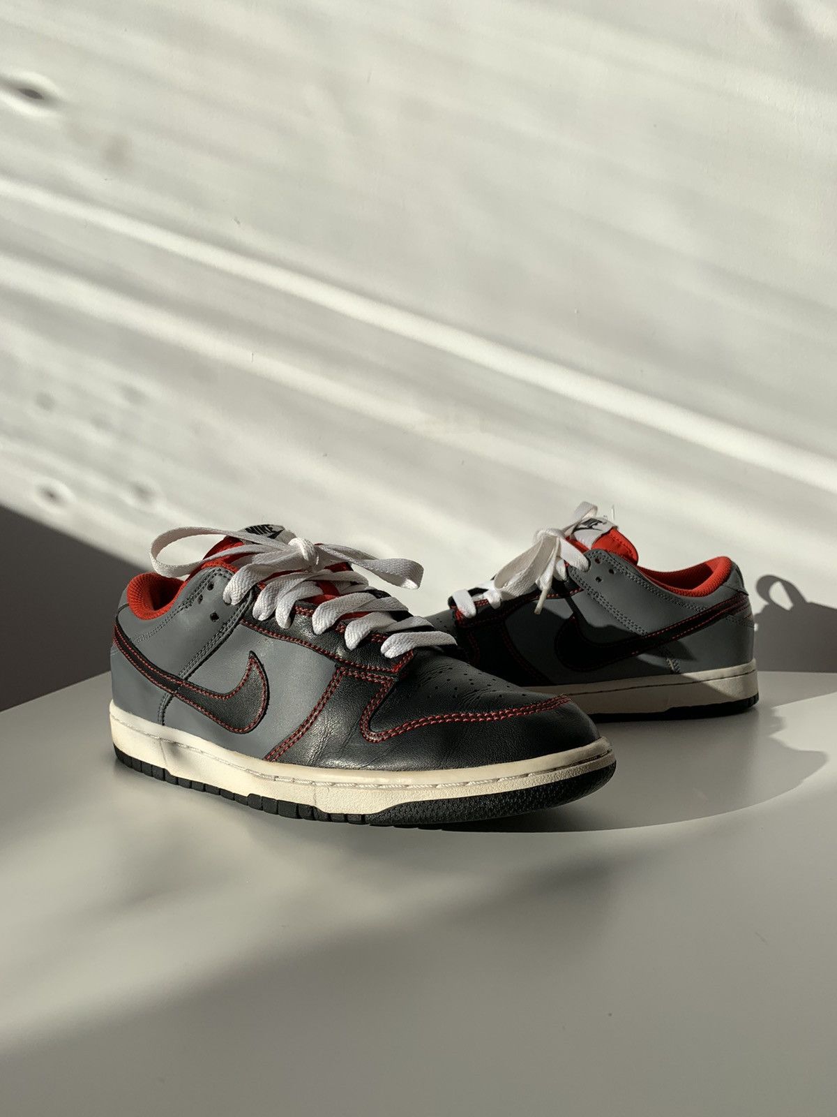Nike 2009 Nike Dunk Low Black Cool Grey Black-Gred/Red Size US 9 / IT 39 - 2 Thumbnail