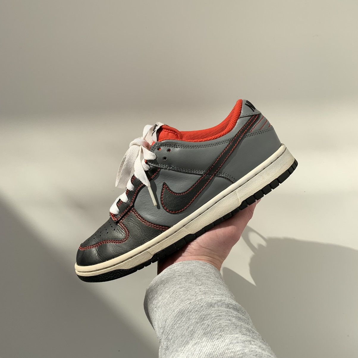 Nike 2009 Nike Dunk Low Black Cool Grey Black-Gred/Red Size US 9 / IT 39 - 10 Thumbnail