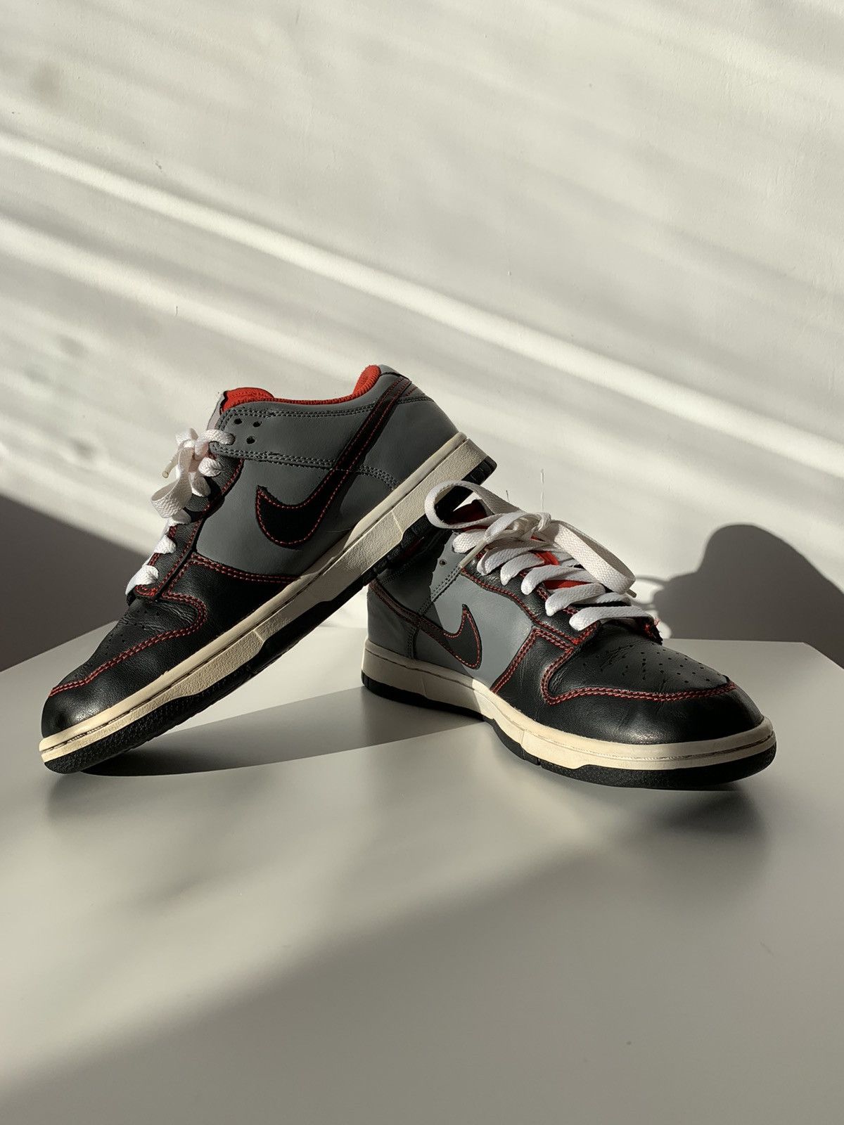 Nike 2009 Nike Dunk Low Black Cool Grey Black-Gred/Red Size US 9 / IT 39 - 5 Thumbnail