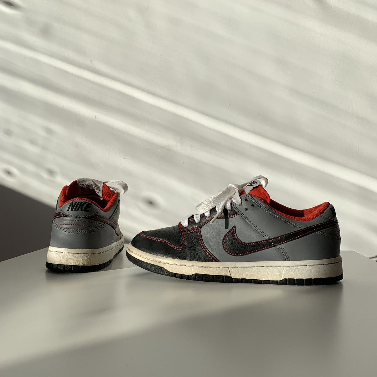 Nike 2009 Nike Dunk Low Black Cool Grey Black-Gred/Red Size US 9 / IT 39 - 4 Thumbnail