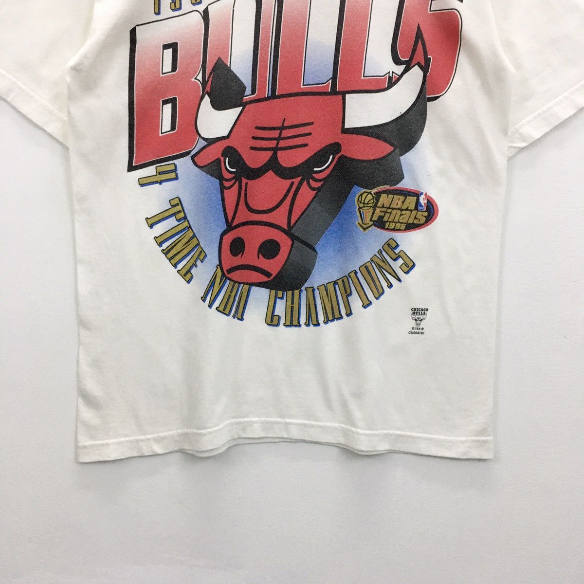 NBA × Vintage Rare Vintage 90s Chicago Bulls 4 Time NBA Champions Tshirt Size US M / EU 48-50 / 2 - 8 Thumbnail