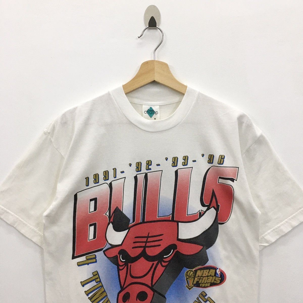 NBA × Vintage Rare Vintage 90s Chicago Bulls 4 Time NBA Champions Tshirt Size US M / EU 48-50 / 2 - 7 Thumbnail