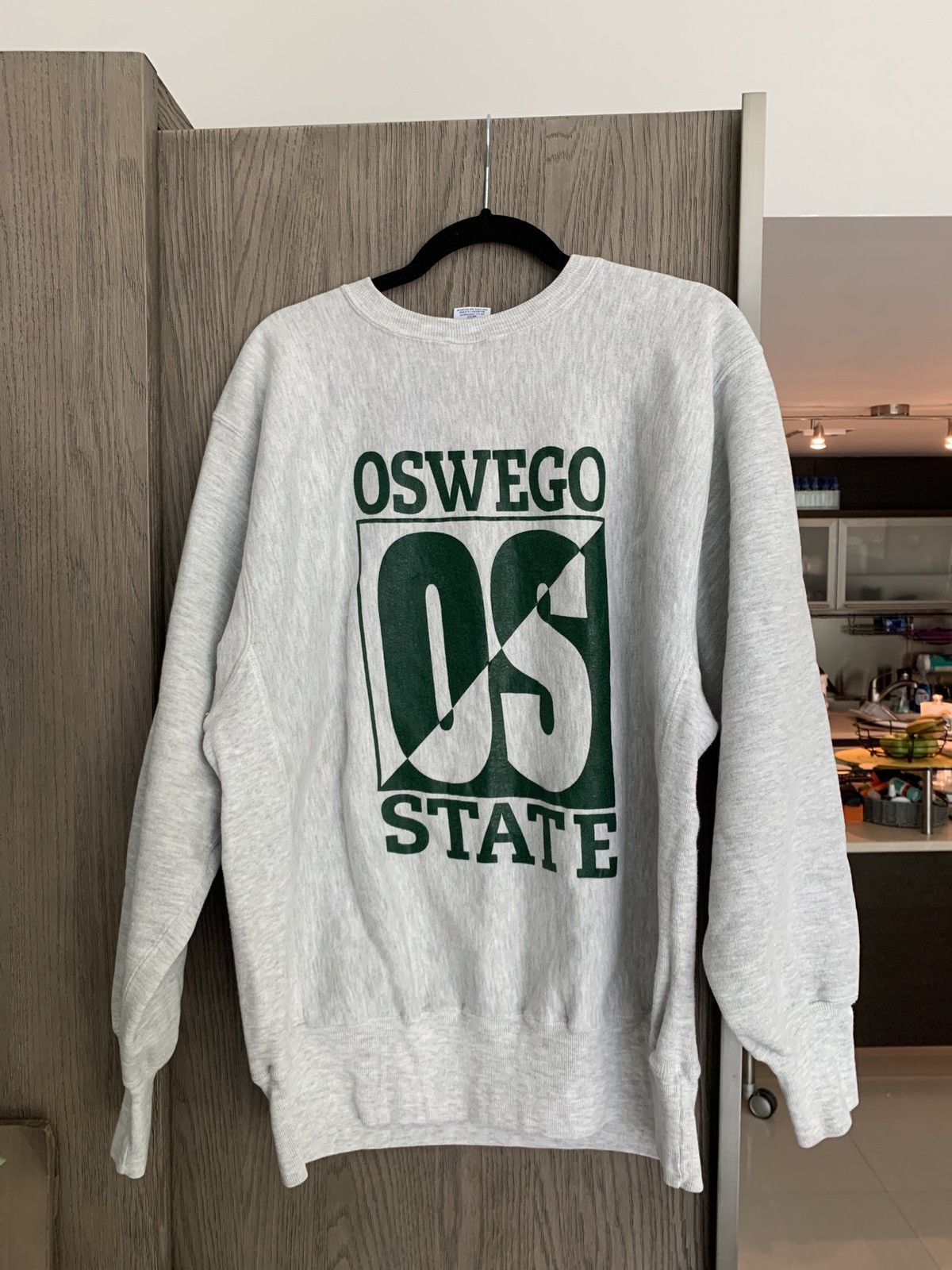 Champion Vintage Reverse Weave Oswego State University sweatshirt Size US XL / EU 56 / 4 - 1 Thumbnail