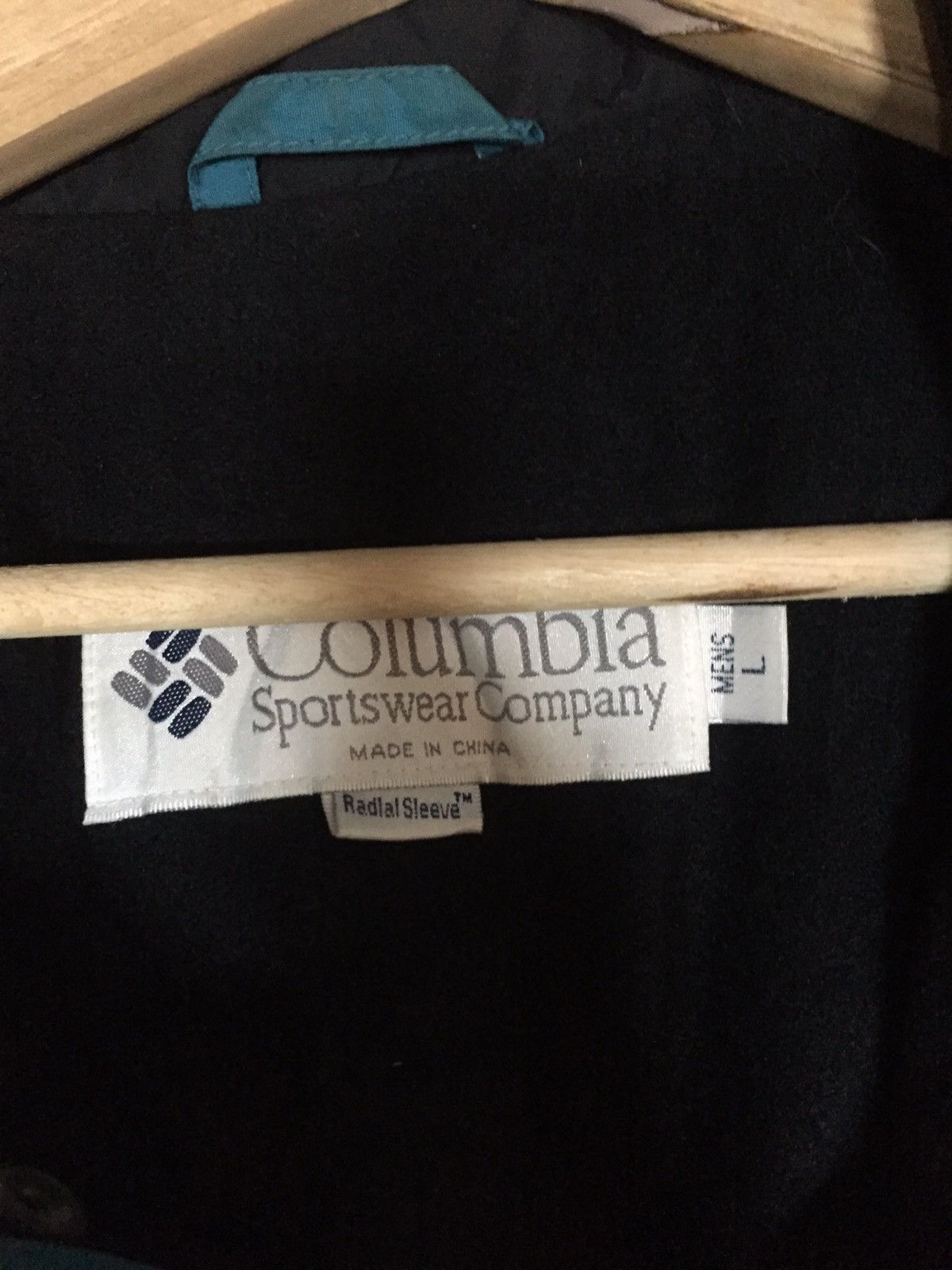 Columbia Columbia Jacket Windbreaker Hooded Full Zip Field Gear IL Size US L / EU 52-54 / 3 - 3 Thumbnail