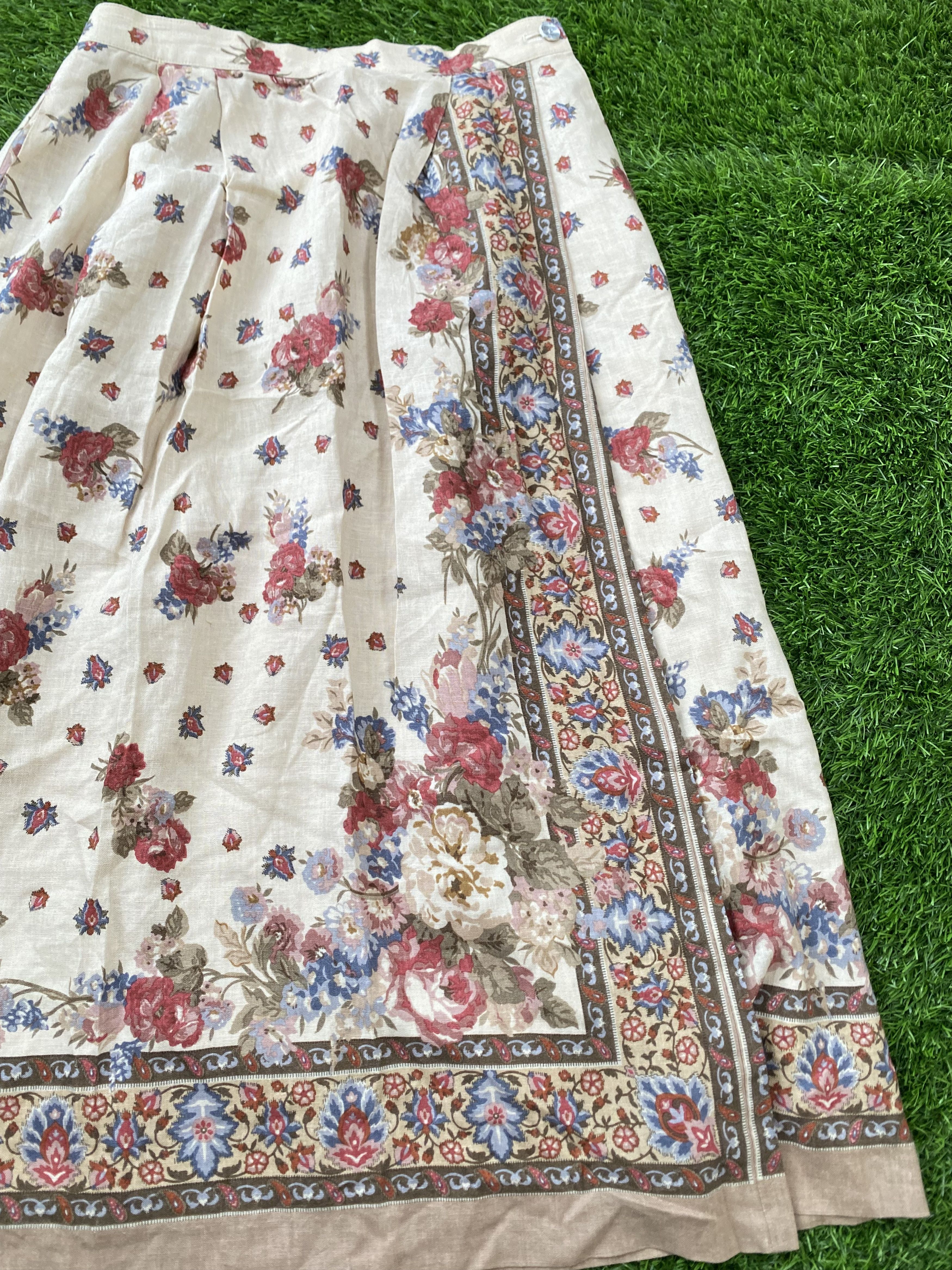 Burberry Rare Vintage Burberry Flower Full Print Skirt Size 25" / US 0 / IT 36 - 2 Thumbnail