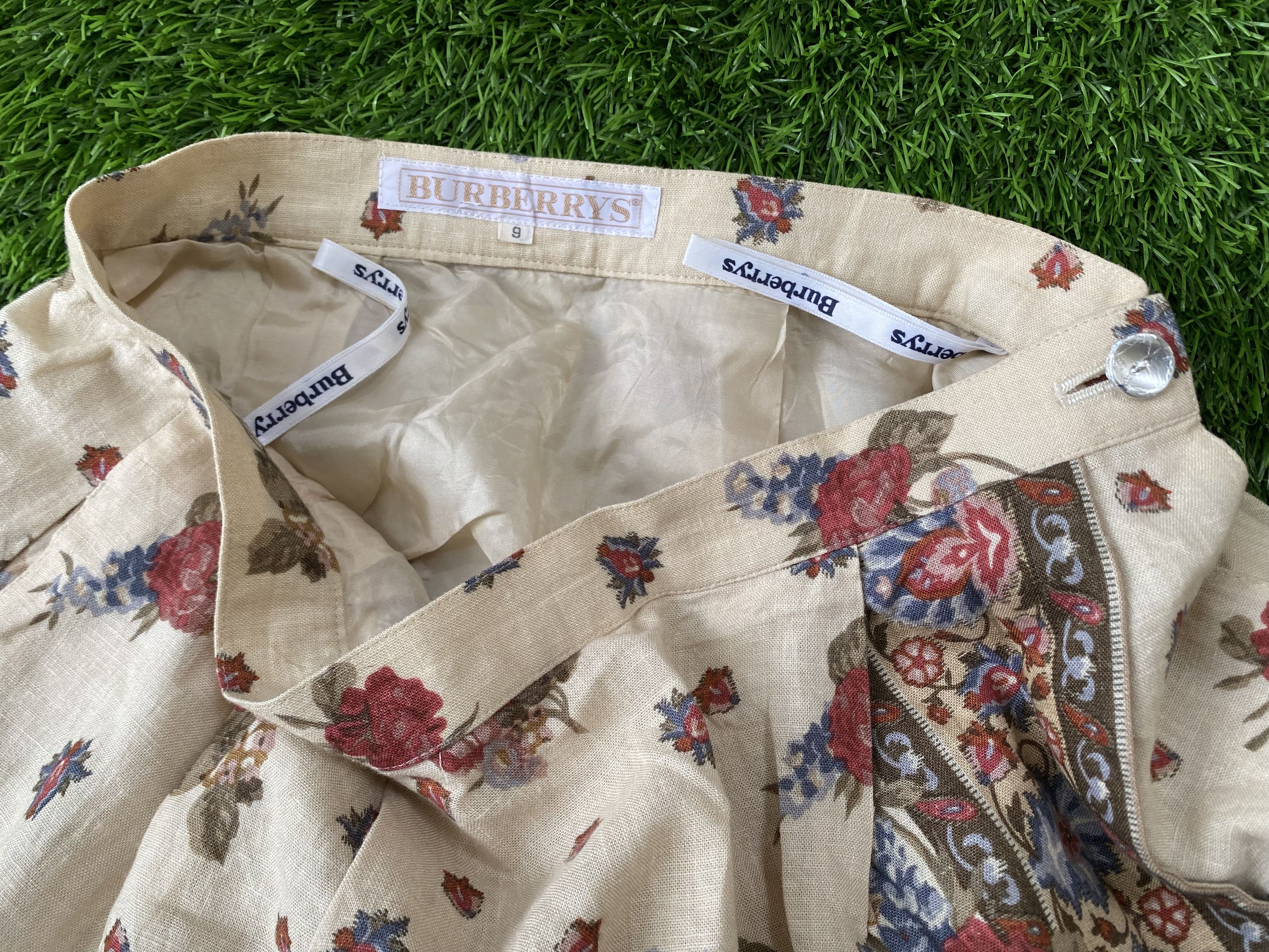 Burberry Rare Vintage Burberry Flower Full Print Skirt Size 25" / US 0 / IT 36 - 3 Thumbnail