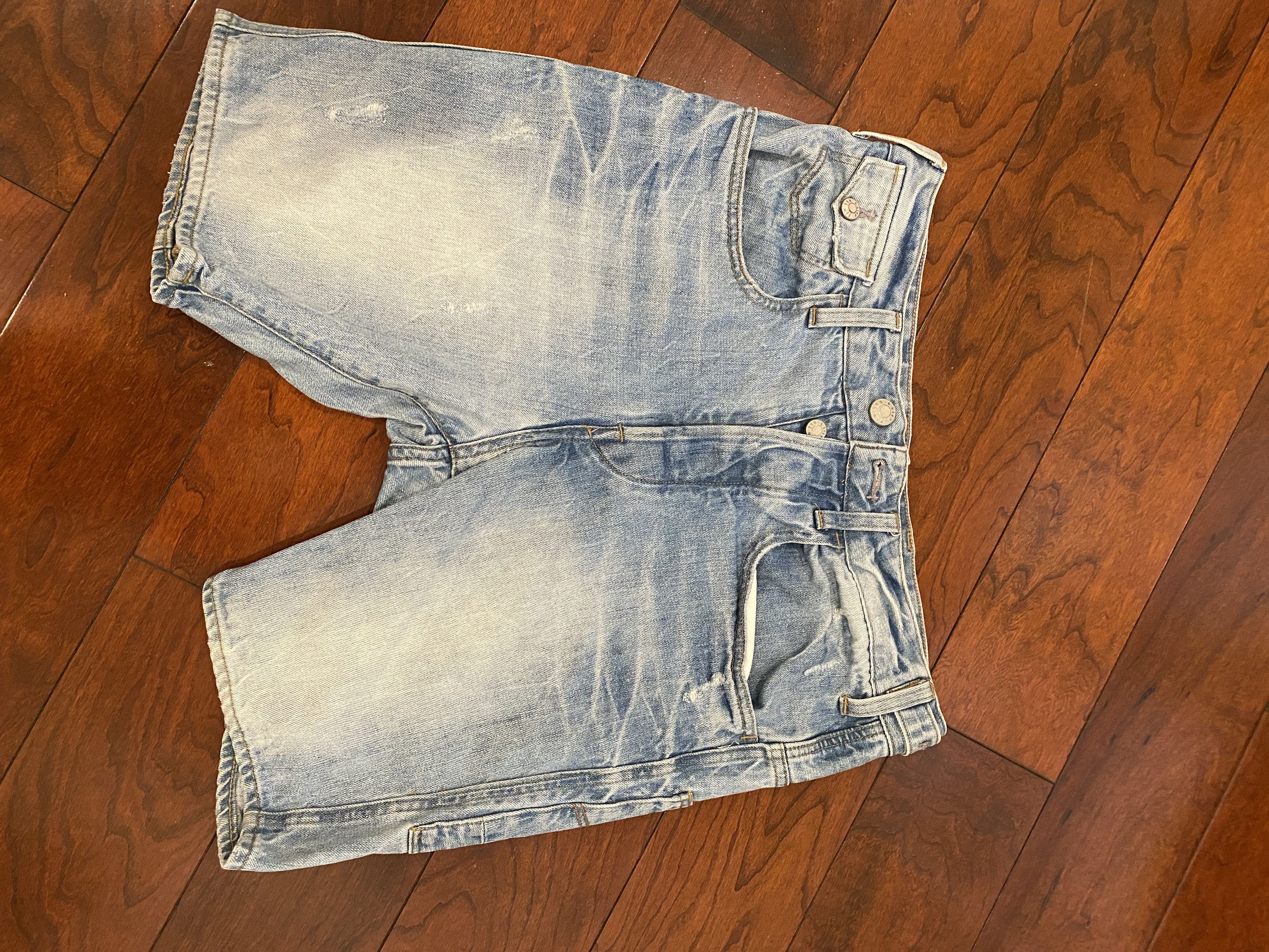 Lightwash jean shorts w/ adjustable waistband
