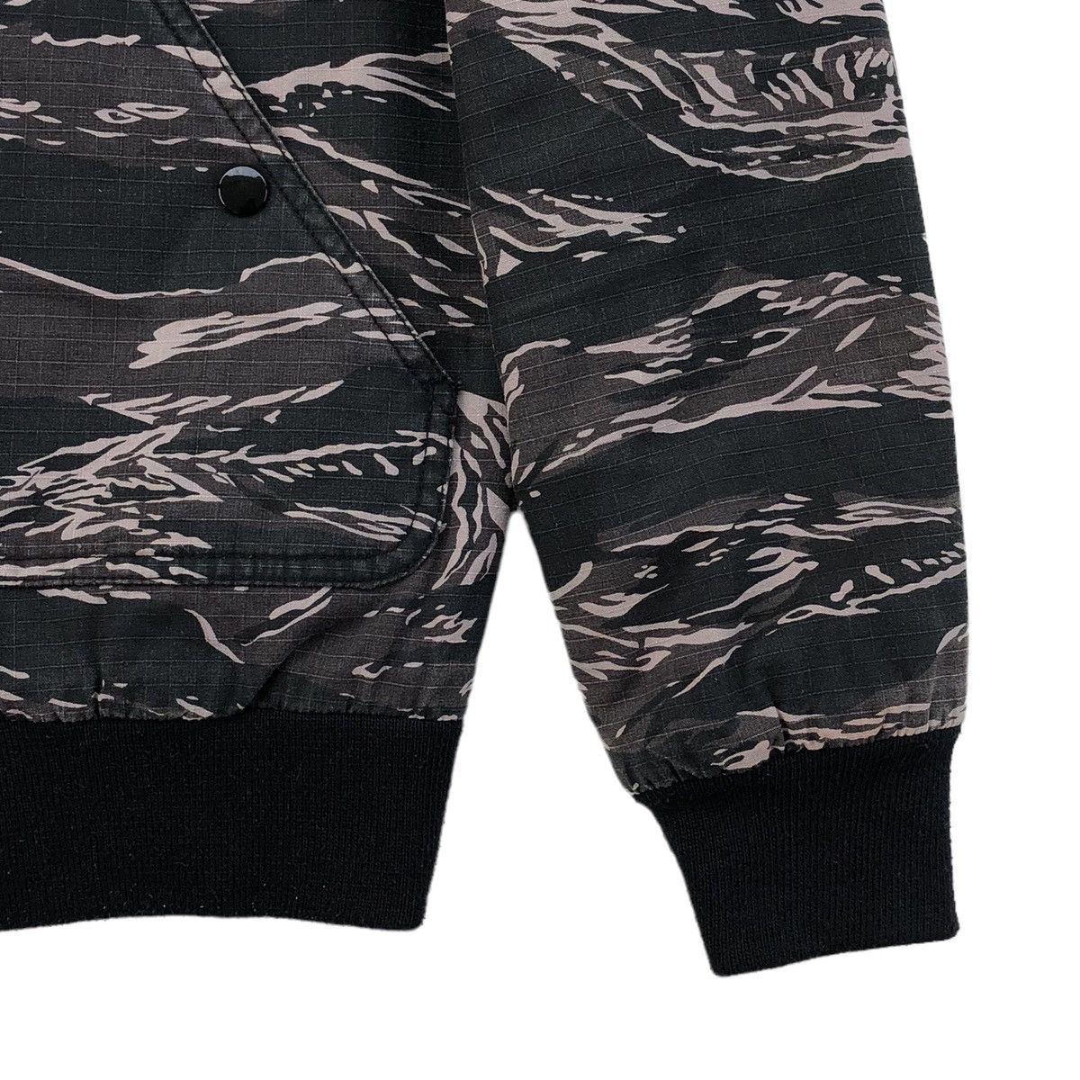 Japanese Brand Nude Bones Mature Blacks Camouflage Bomber Jacket Size US M / EU 48-50 / 2 - 9 Thumbnail