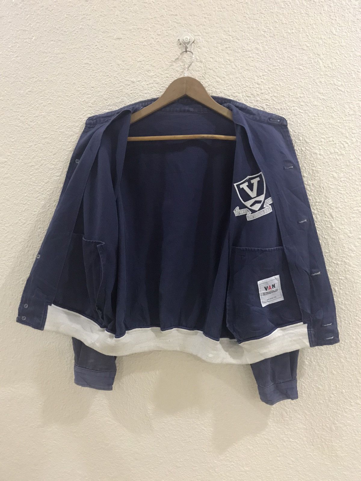 Japanese Brand VAN jac bomber/varsity embroidered logo nice jacket Size US L / EU 52-54 / 3 - 11 Thumbnail