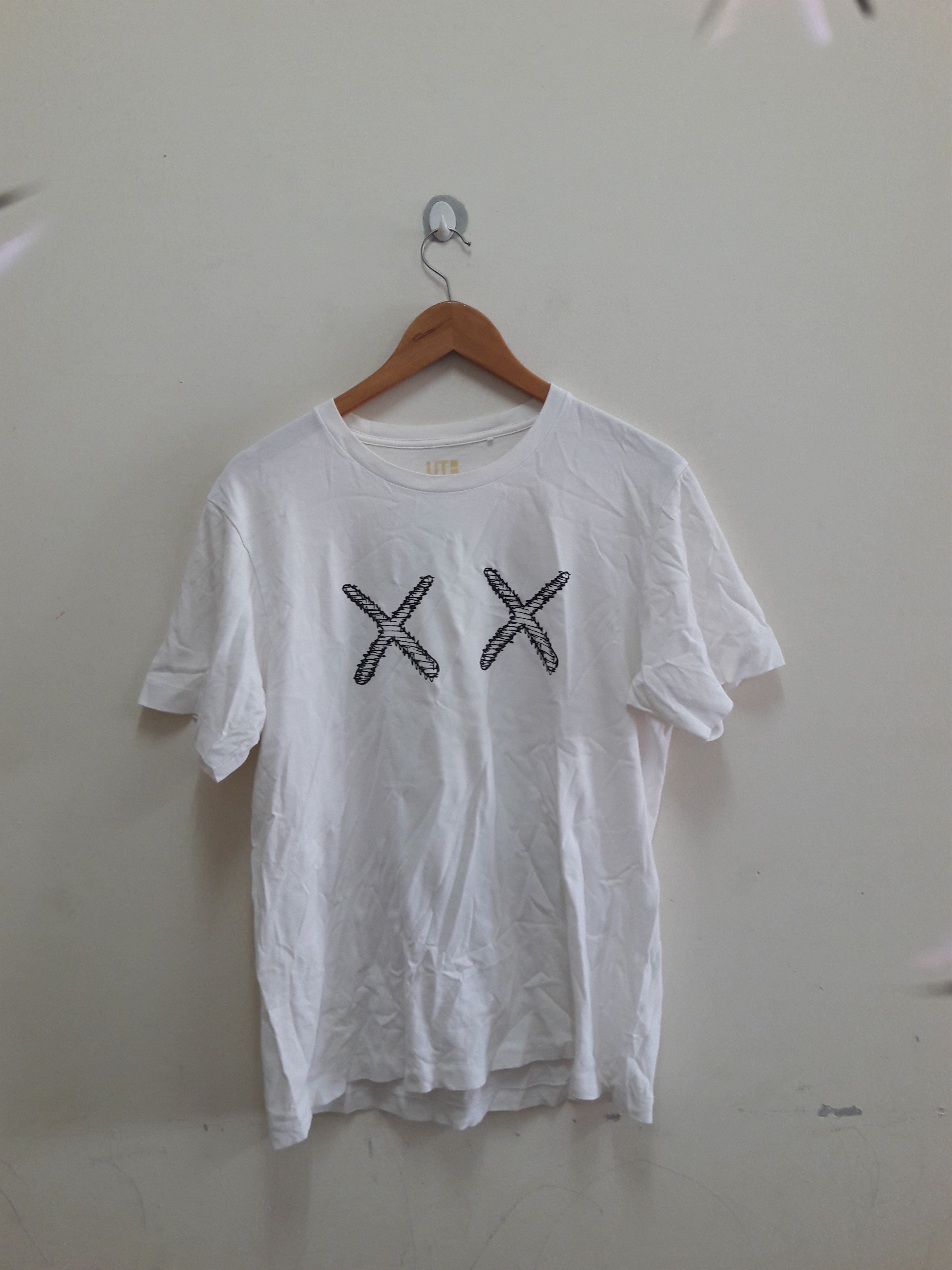 Kaws × Uniqlo Rare Kaws X Uniqlo t-shirt Size US L / EU 52-54 / 3 - 2 Thumbnail