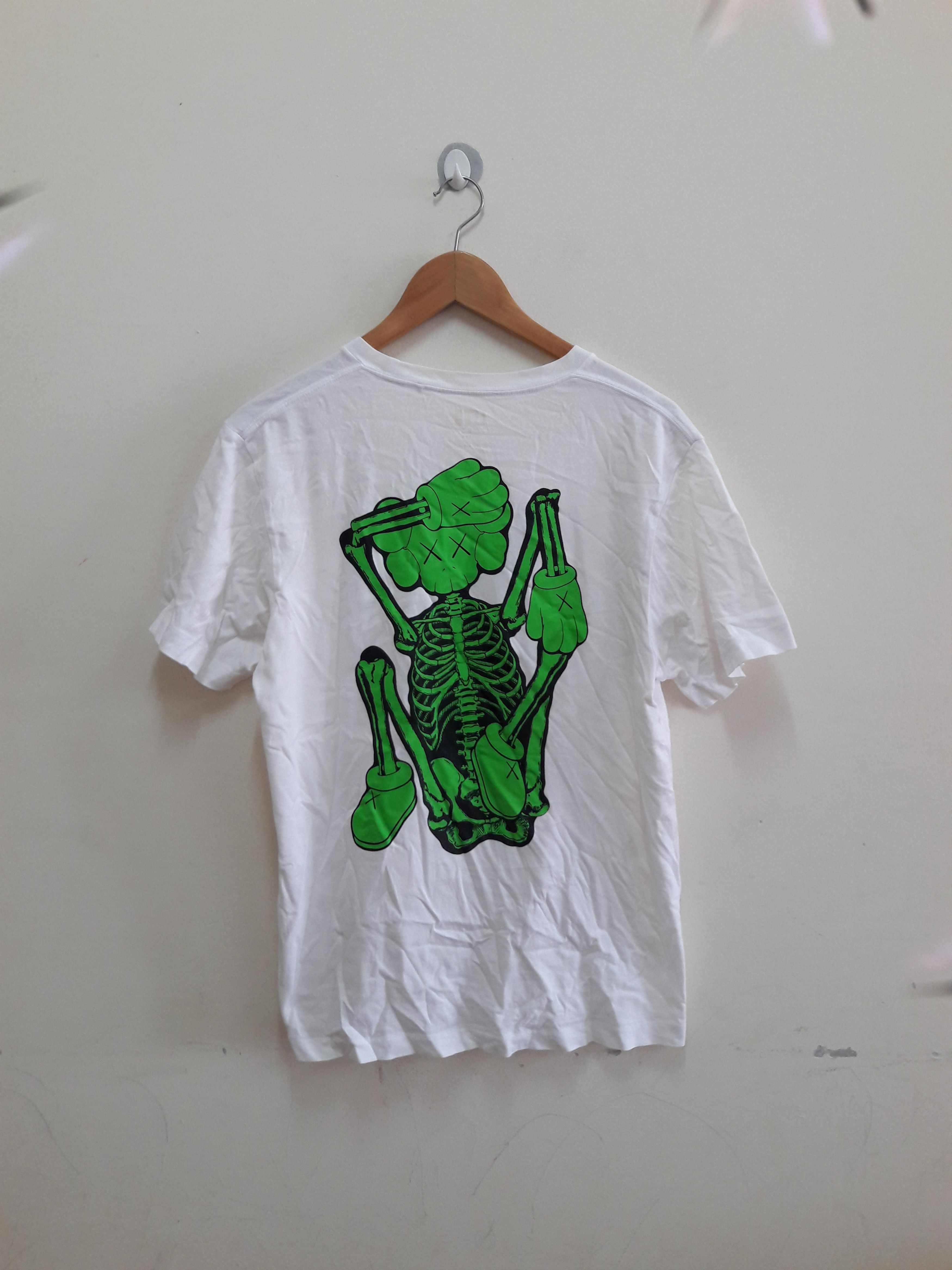 Kaws × Uniqlo Rare Kaws X Uniqlo t-shirt Size US L / EU 52-54 / 3 - 1 Thumbnail
