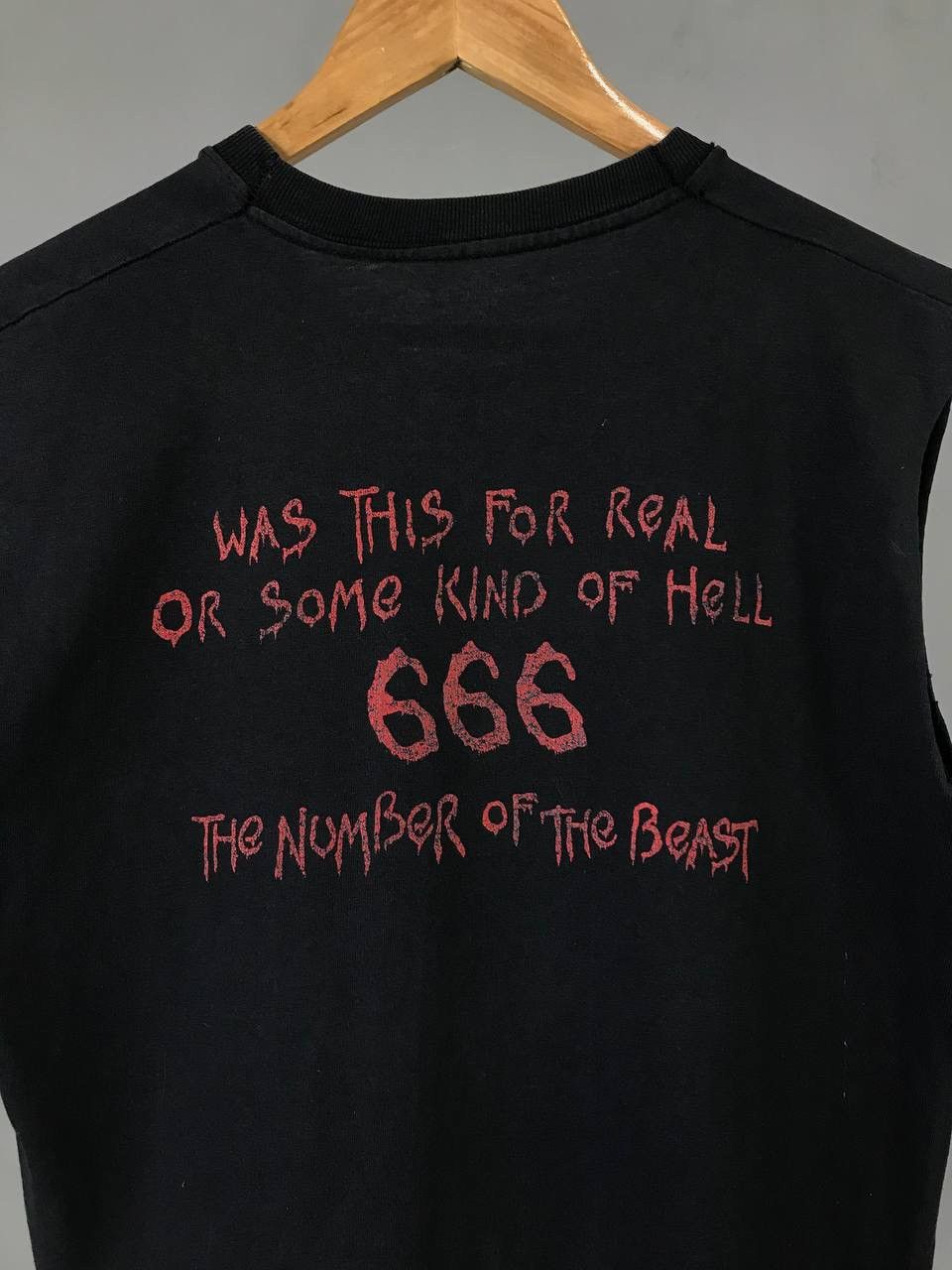 Band Tees Iron Maiden 1982 vintage rock band tee Size US L / EU 52-54 / 3 - 8 Thumbnail