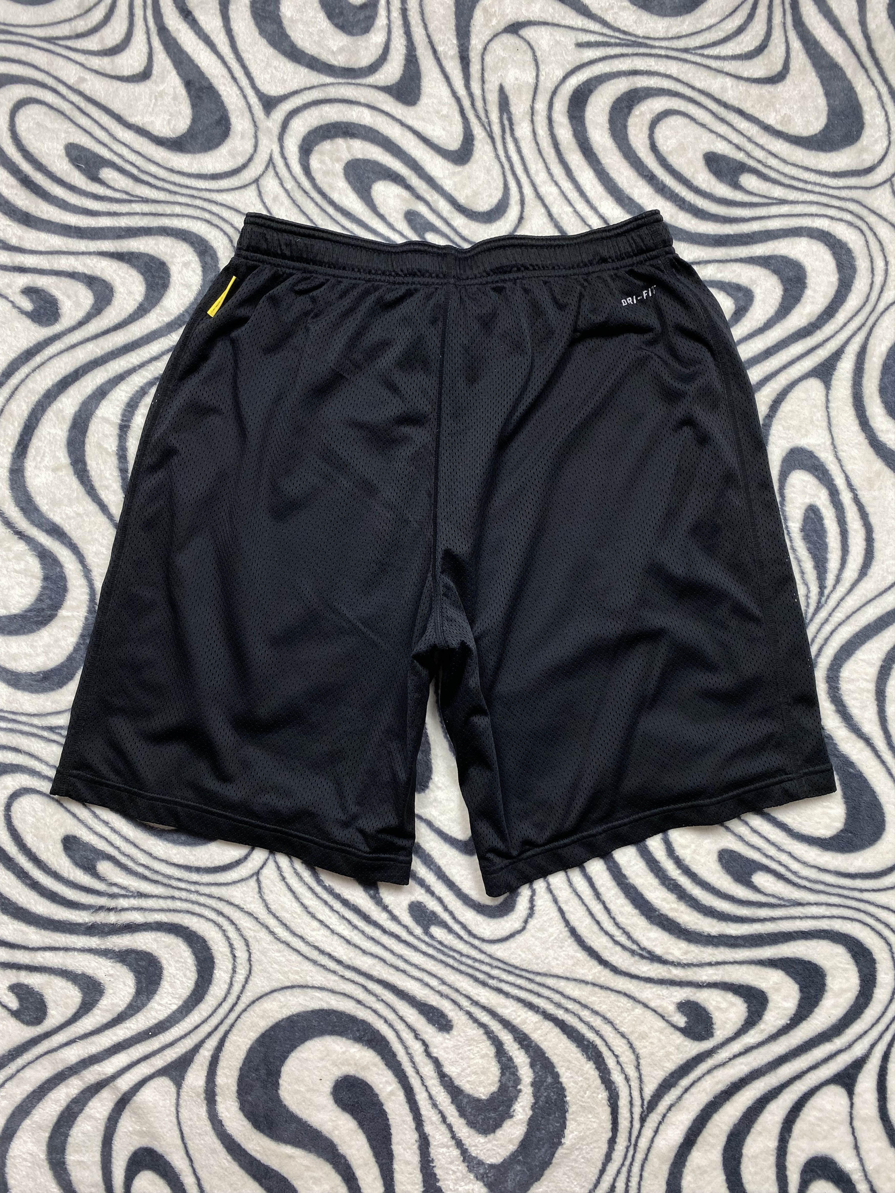 Nike × Vintage Nike Livestrong Vintage Mens Shorts Y2K Swoosh Size US 34 / EU 50 - 7 Thumbnail