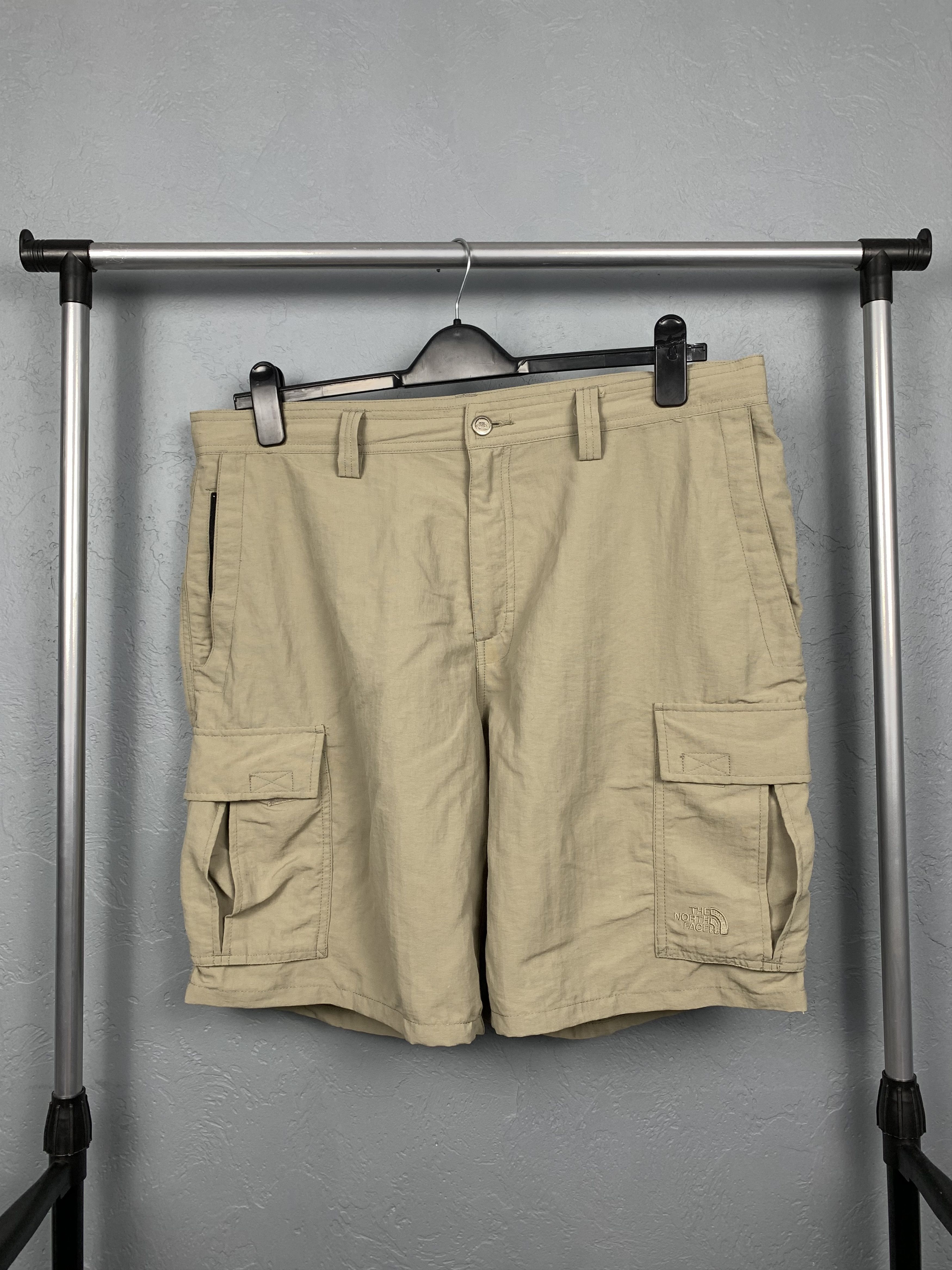 The North Face The North Face Vintage Mens Cargo Outdoor Shorts TNF Size US 38 / EU 54 - 1 Thumbnail