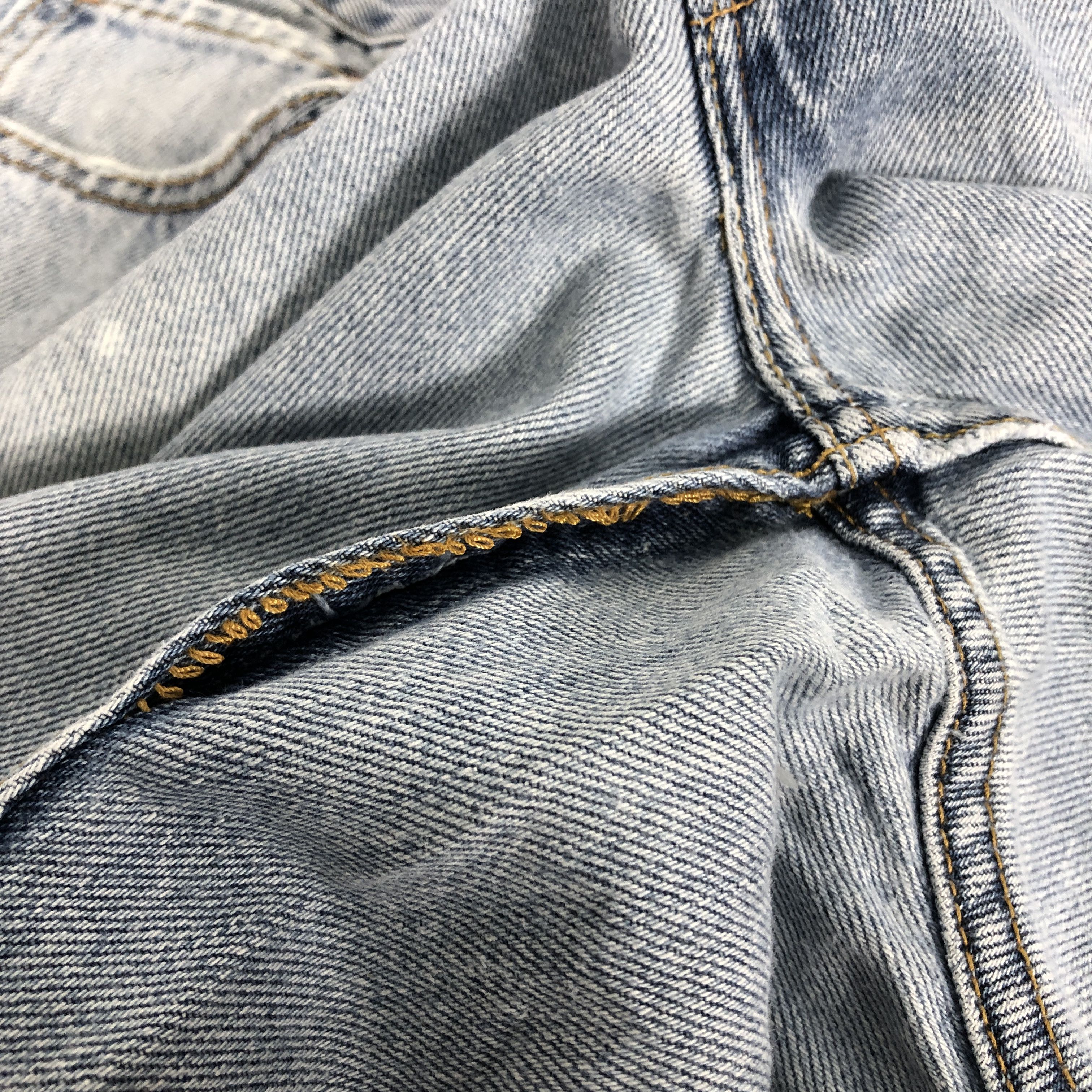 Levi's Vintage Y2k Levi's 550 Relaxed Fit Distress Denim Jean Size US 36 / EU 52 - 16 Thumbnail