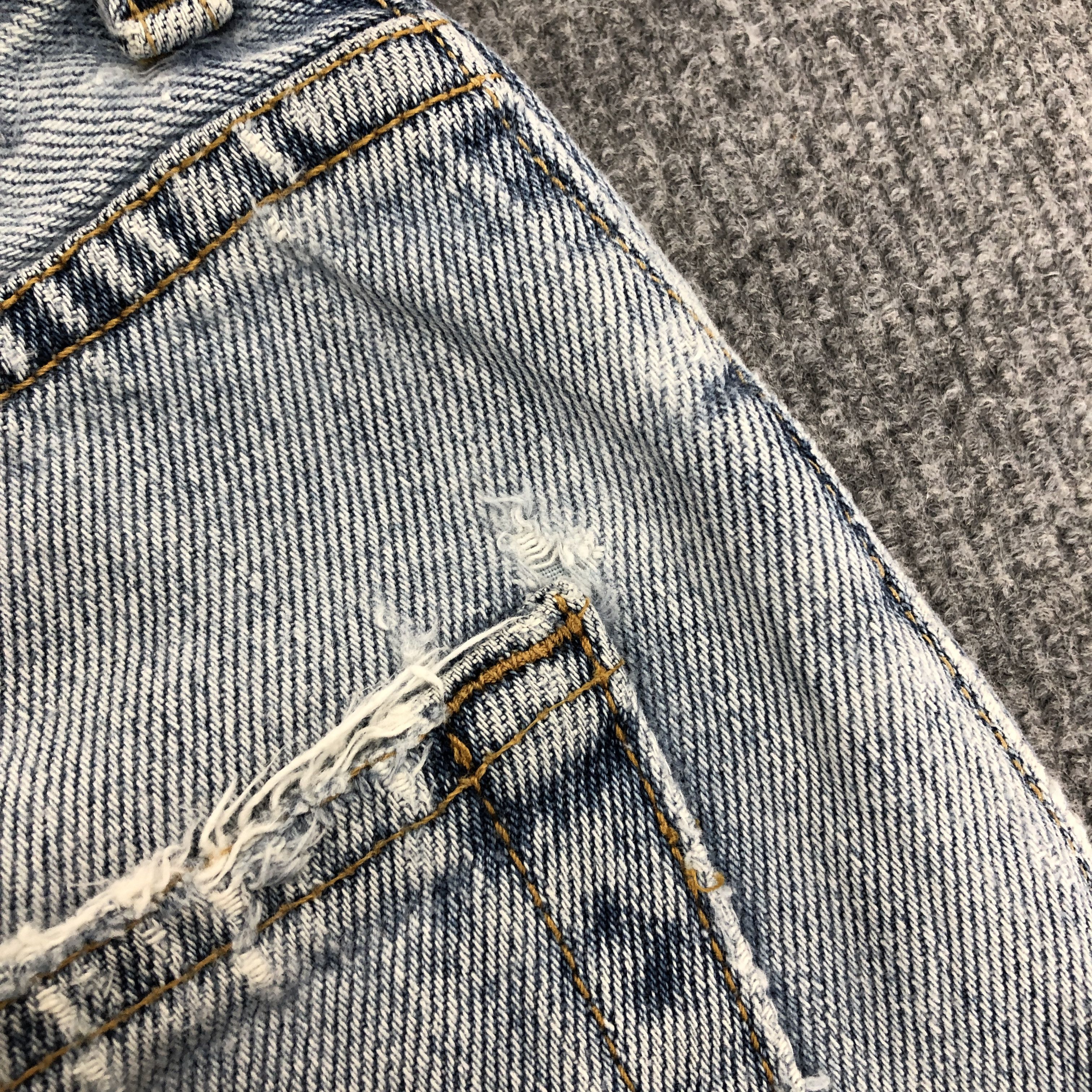 Levi's Vintage Y2k Levi's 550 Relaxed Fit Distress Denim Jean Size US 36 / EU 52 - 17 Thumbnail