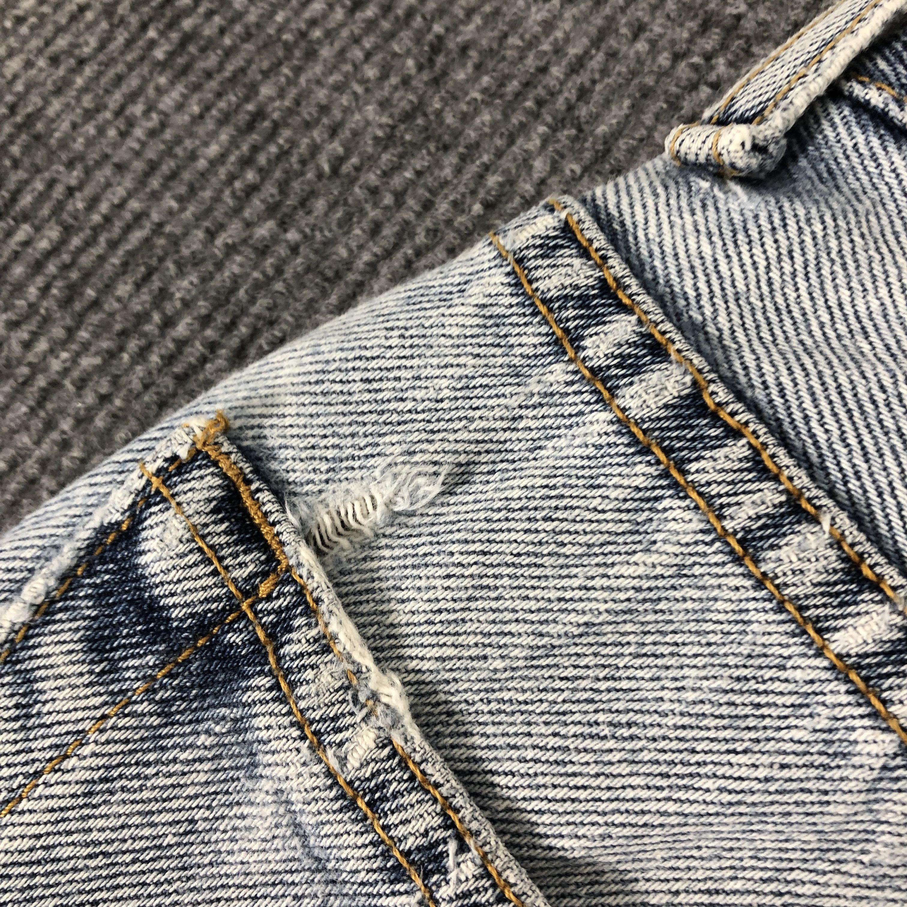 Levi's Vintage Y2k Levi's 550 Relaxed Fit Distress Denim Jean Size US 36 / EU 52 - 18 Thumbnail