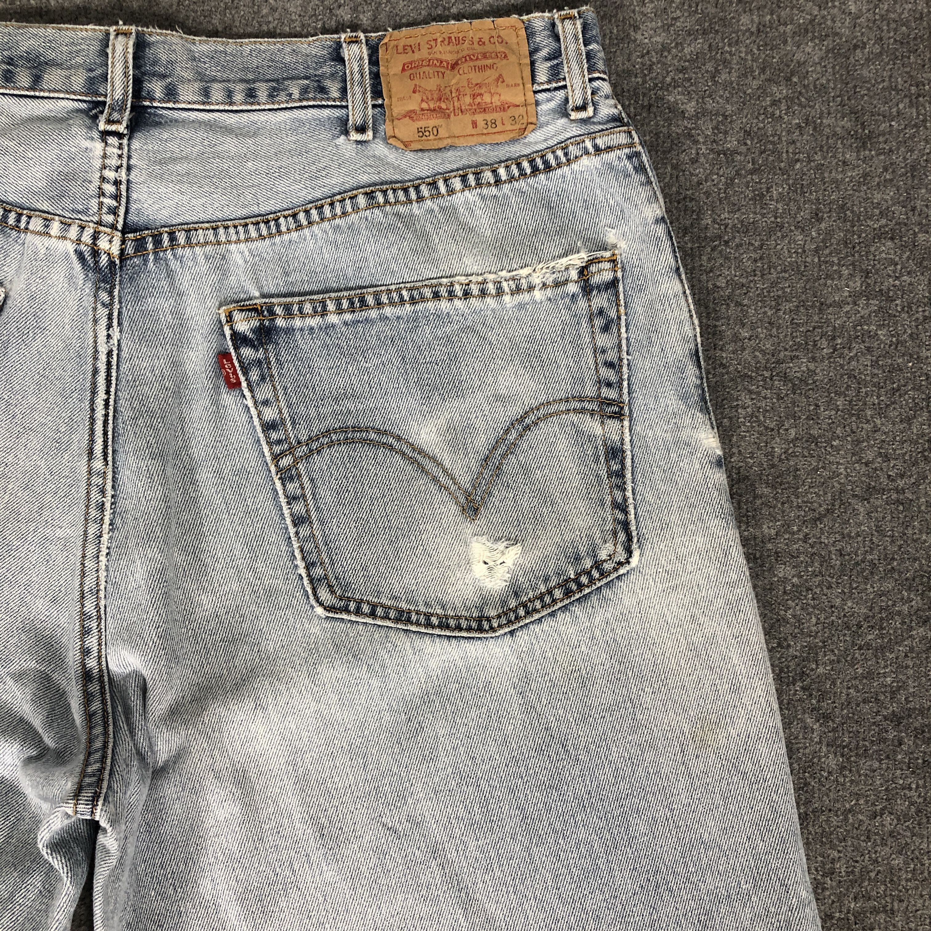 Levi's Vintage Y2k Levi's 550 Relaxed Fit Distress Denim Jean Size US 36 / EU 52 - 14 Thumbnail