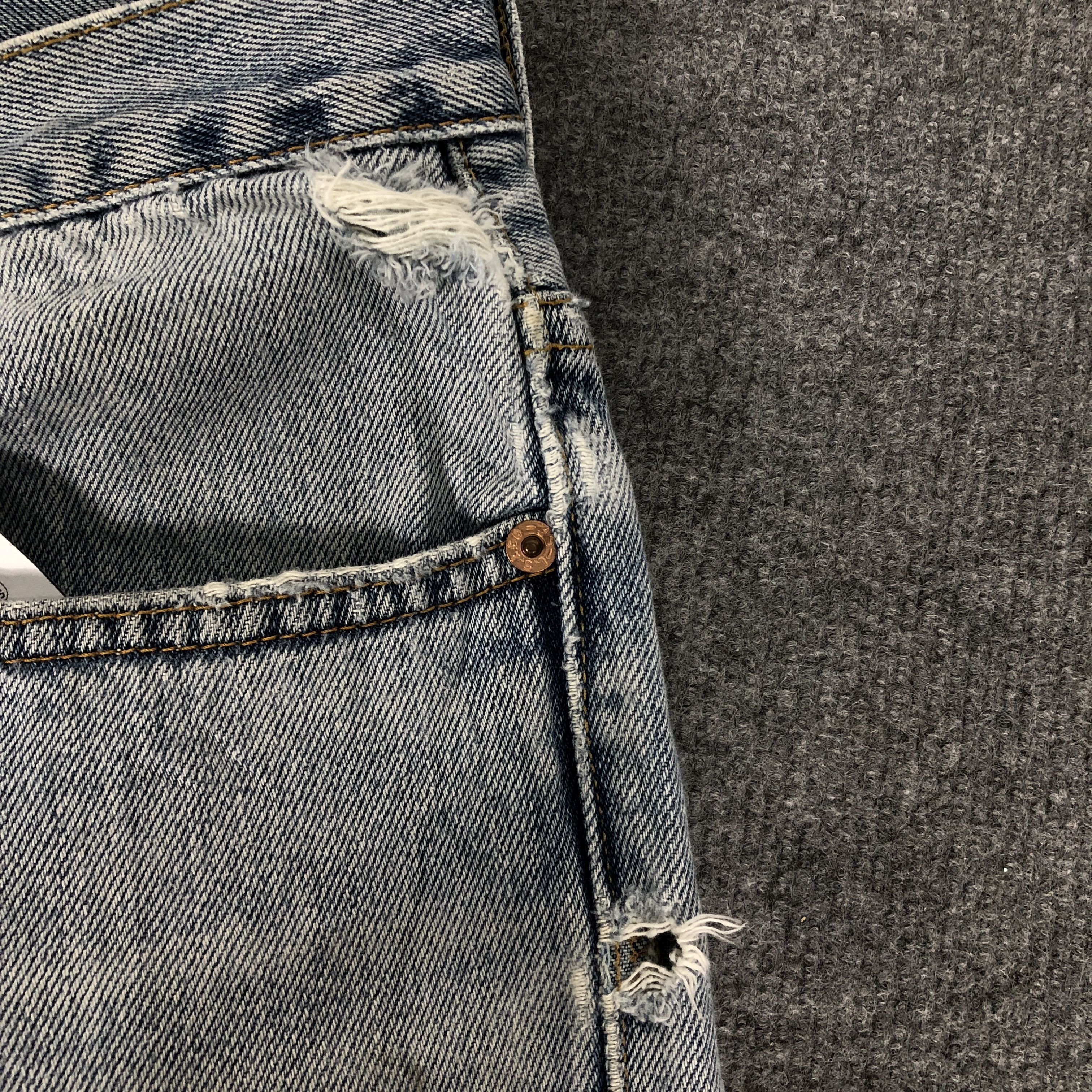 Levi's Vintage Y2k Levi's 550 Relaxed Fit Distress Denim Jean Size US 36 / EU 52 - 13 Thumbnail