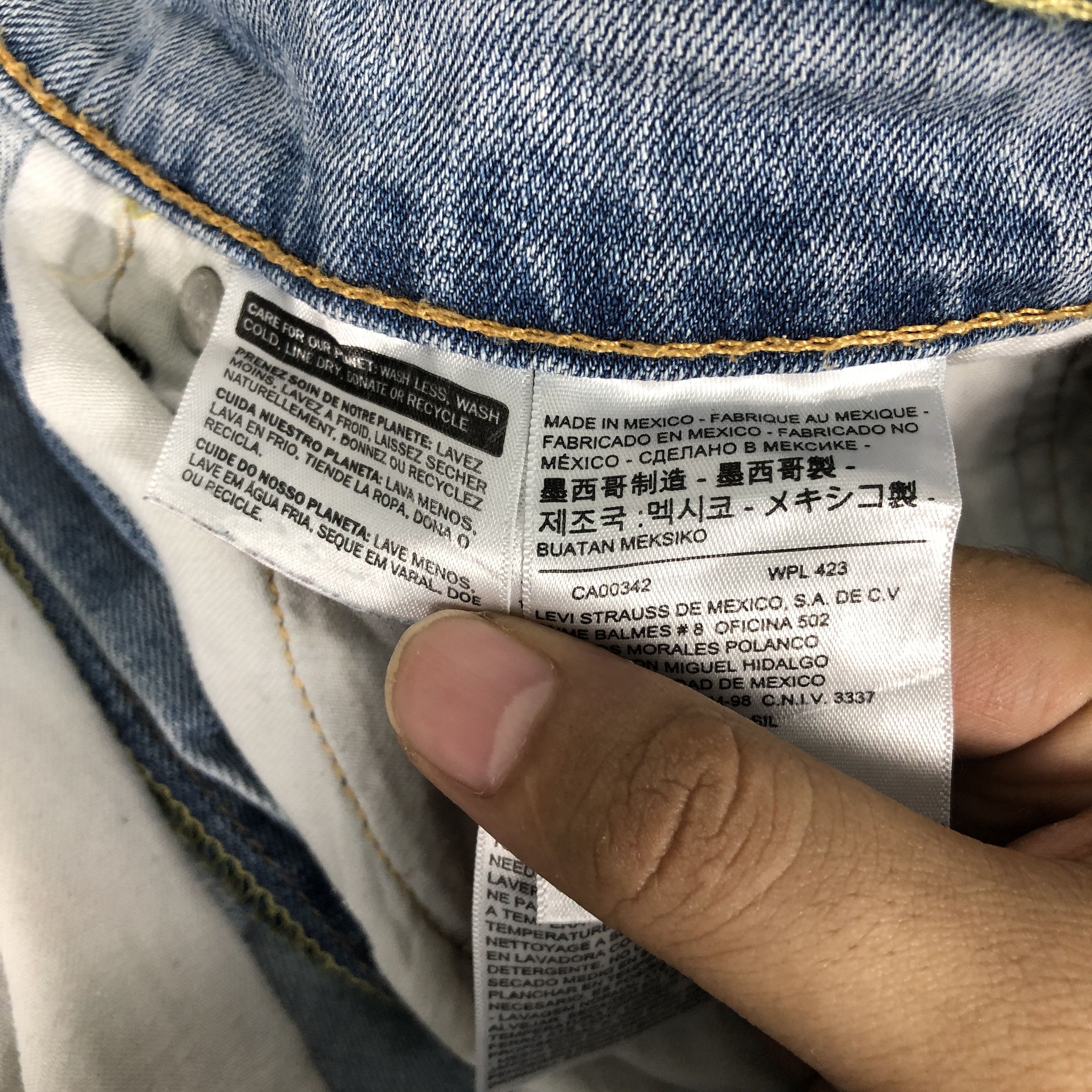 Levi's Vintage Y2k Levi's 505 Faded Blue Denim Jean Size US 37 - 19 Thumbnail