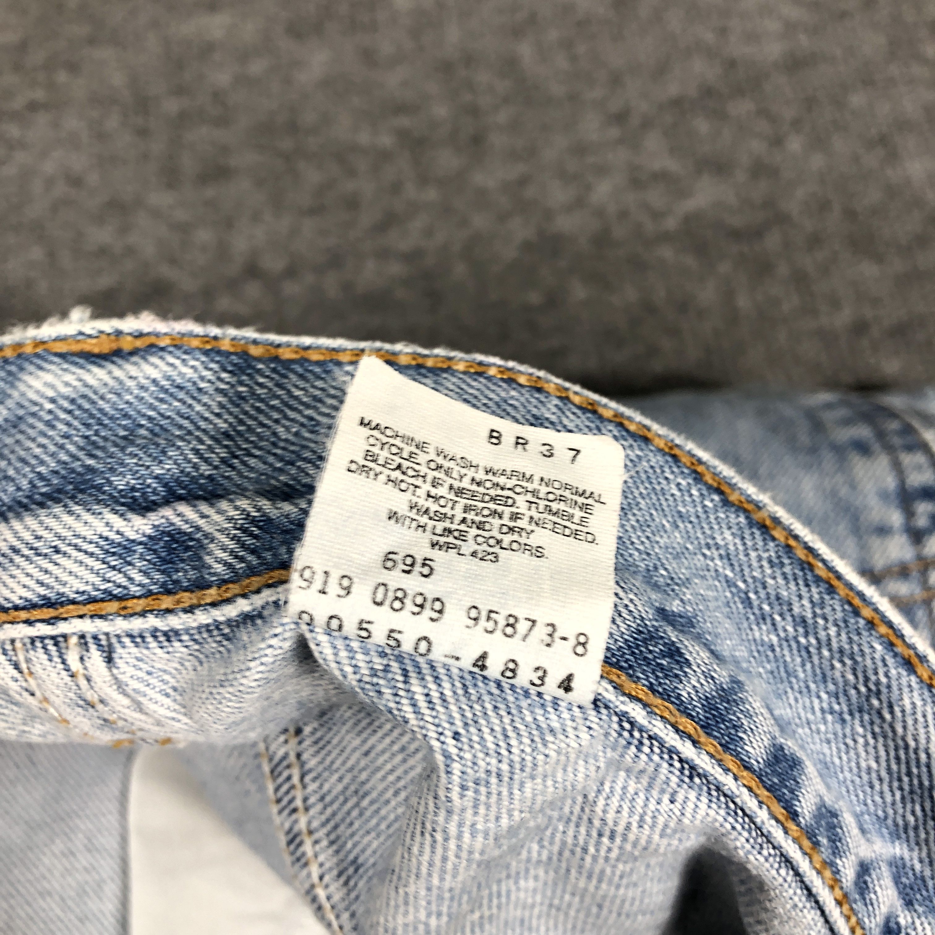 Levi's Vintage 90's Levi's 550 Light Wash Relaxed Fit Denim Jean Size US 36 / EU 52 - 17 Thumbnail