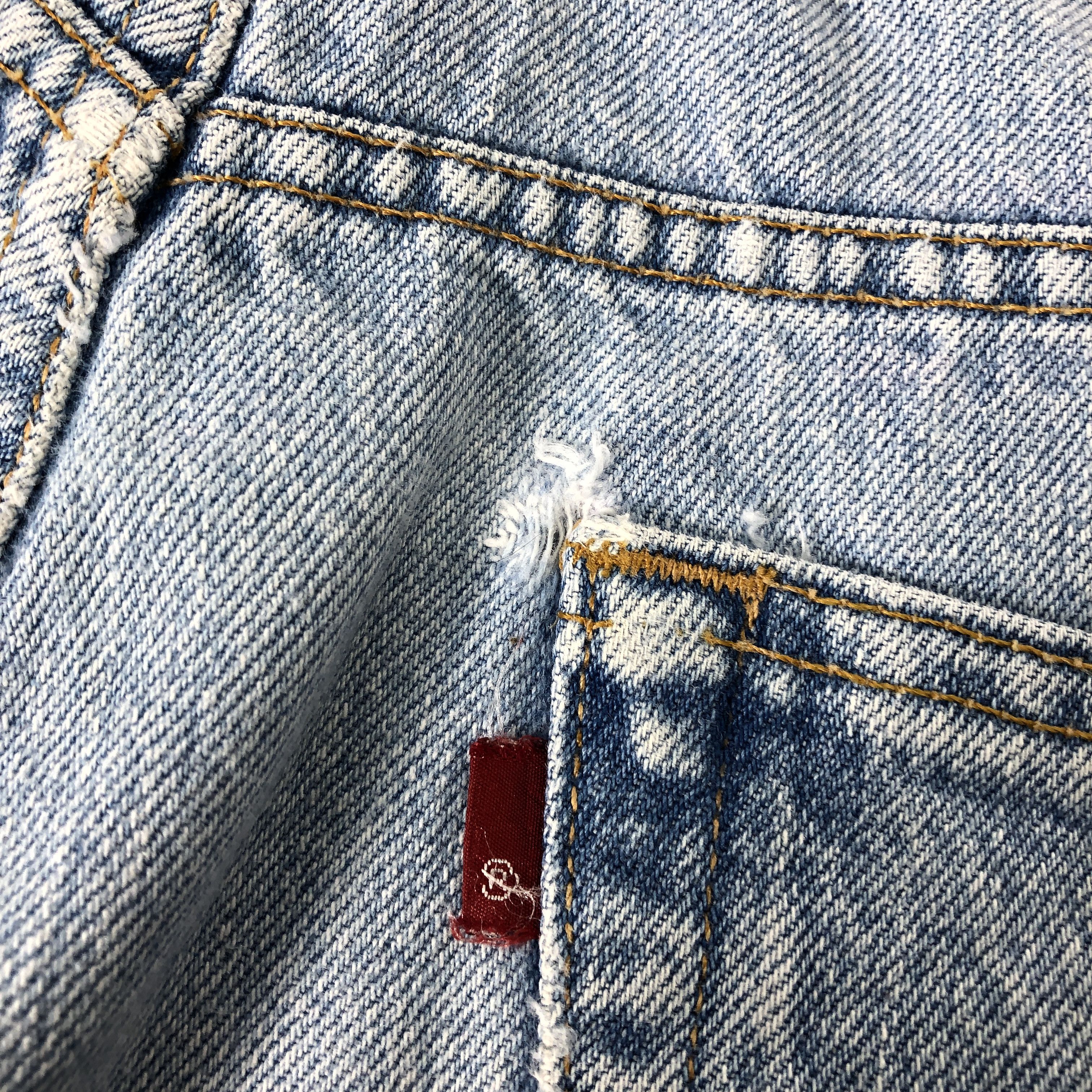 Levi's Vintage 90's Levi's 550 Light Wash Relaxed Fit Denim Jean Size US 36 / EU 52 - 11 Thumbnail