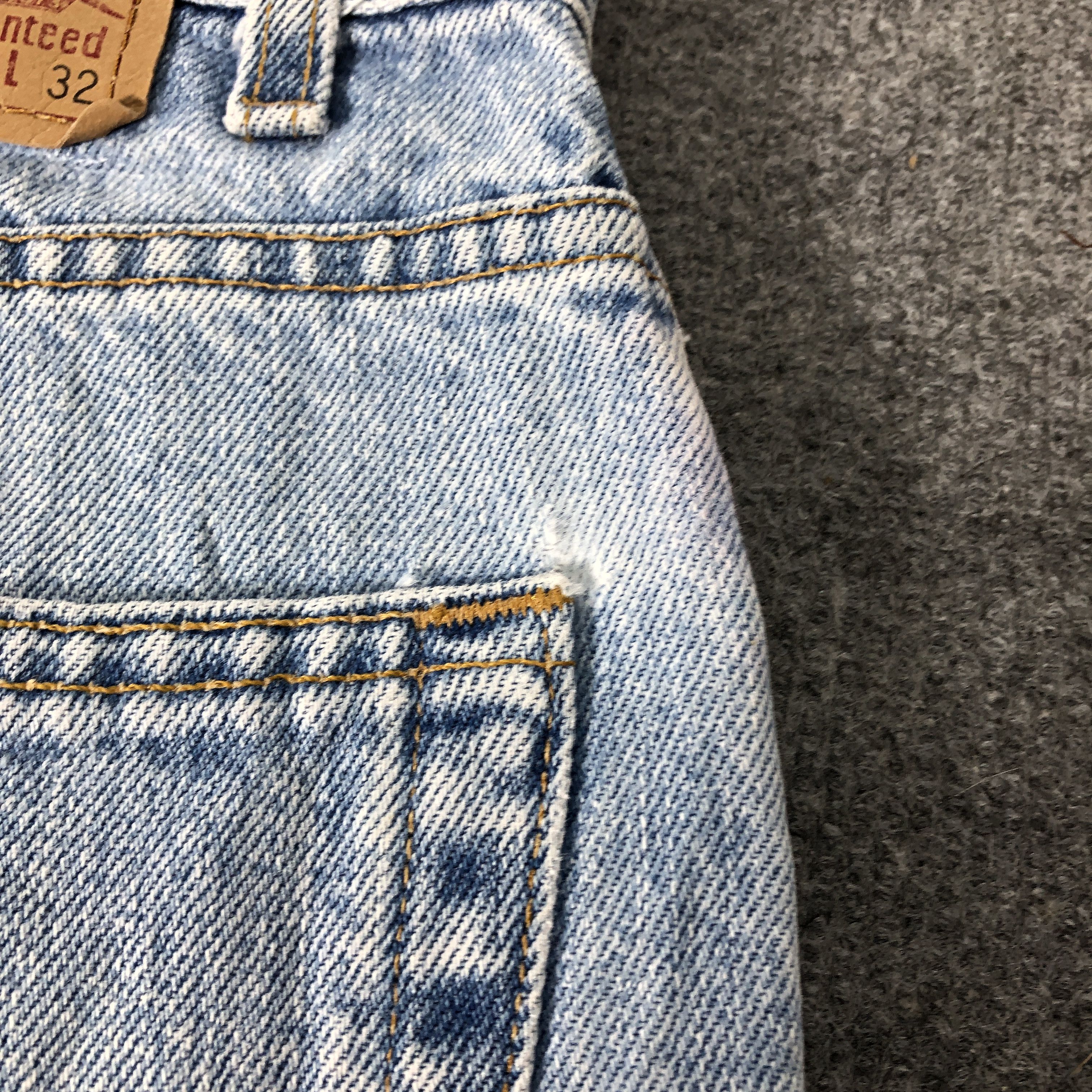 Levi's Vintage 90's Levi's 550 Light Wash Relaxed Fit Denim Jean Size US 36 / EU 52 - 12 Thumbnail
