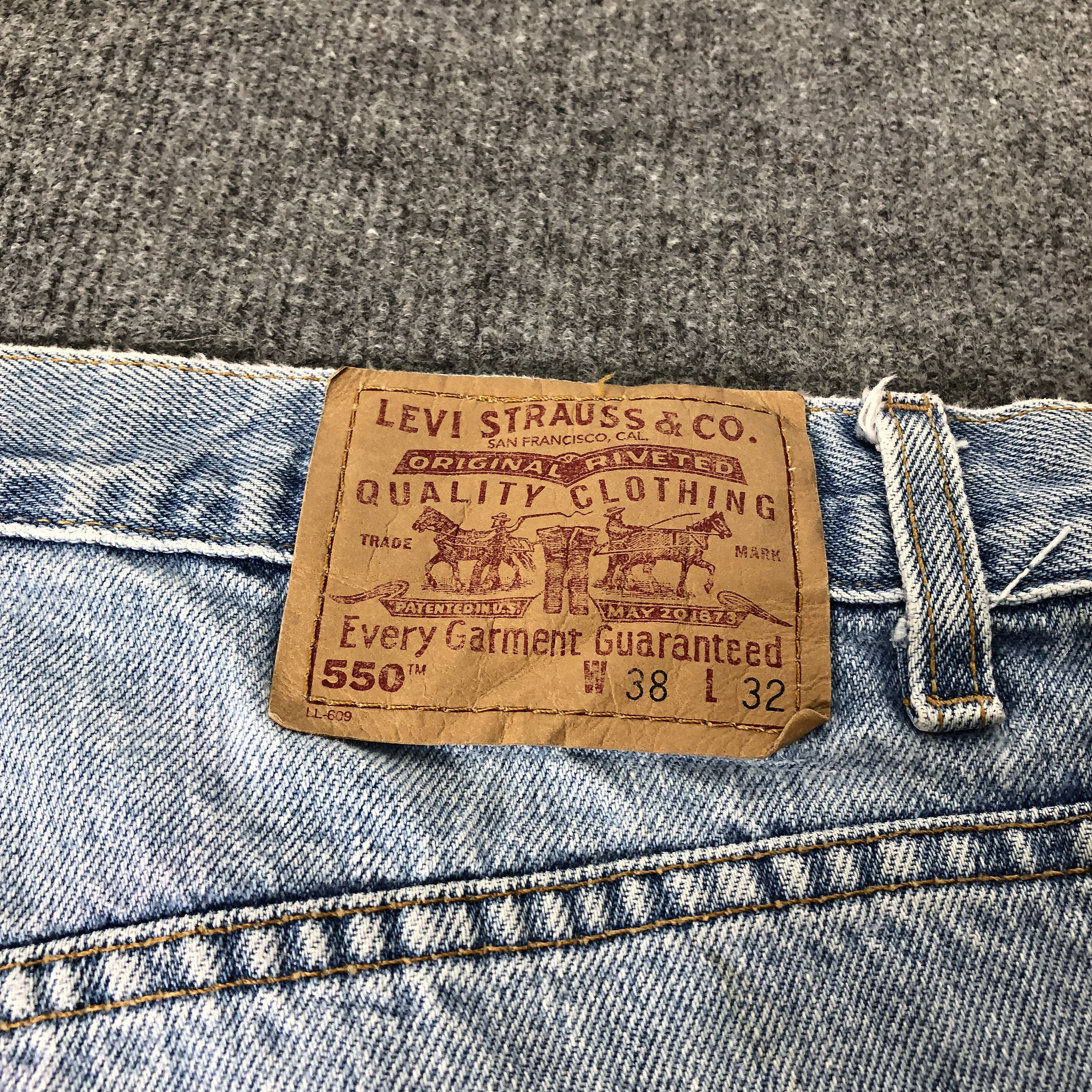 Levi's Vintage 90's Levi's 550 Light Wash Relaxed Fit Denim Jean Size US 36 / EU 52 - 5 Thumbnail