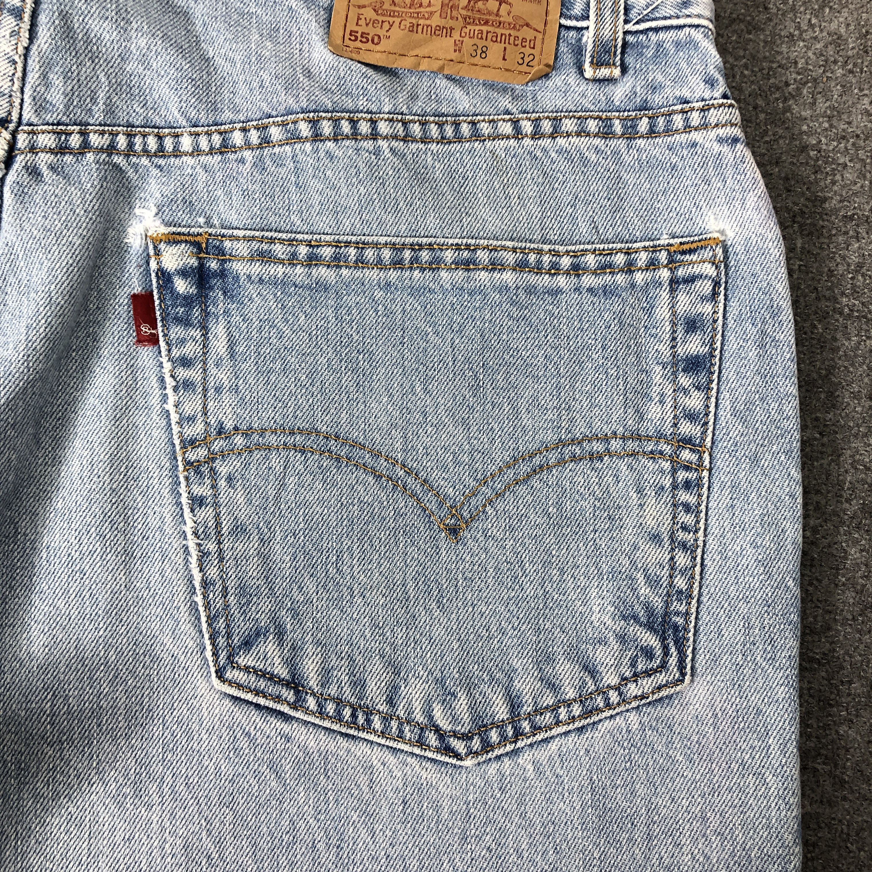 Levi's Vintage 90's Levi's 550 Light Wash Relaxed Fit Denim Jean Size US 36 / EU 52 - 9 Thumbnail