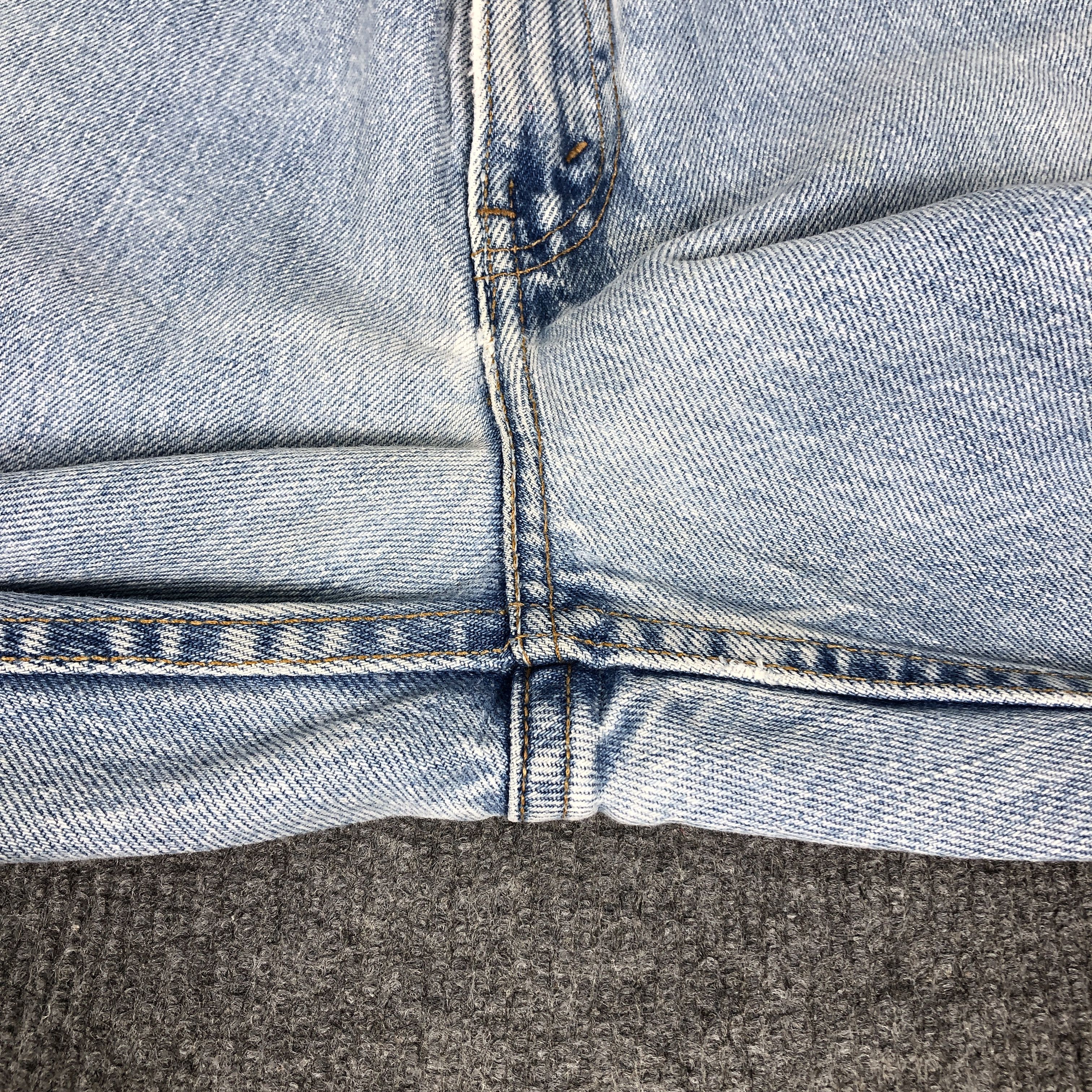 Levi's Vintage 90's Levi's 550 Light Wash Relaxed Fit Denim Jean Size US 36 / EU 52 - 8 Thumbnail