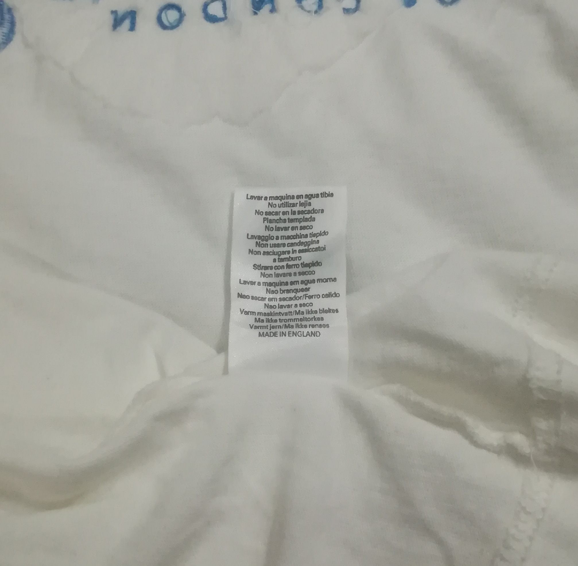 Burberry Vintage Burberrys Of London Spellout Tshirt Size US M / EU 48-50 / 2 - 8 Thumbnail