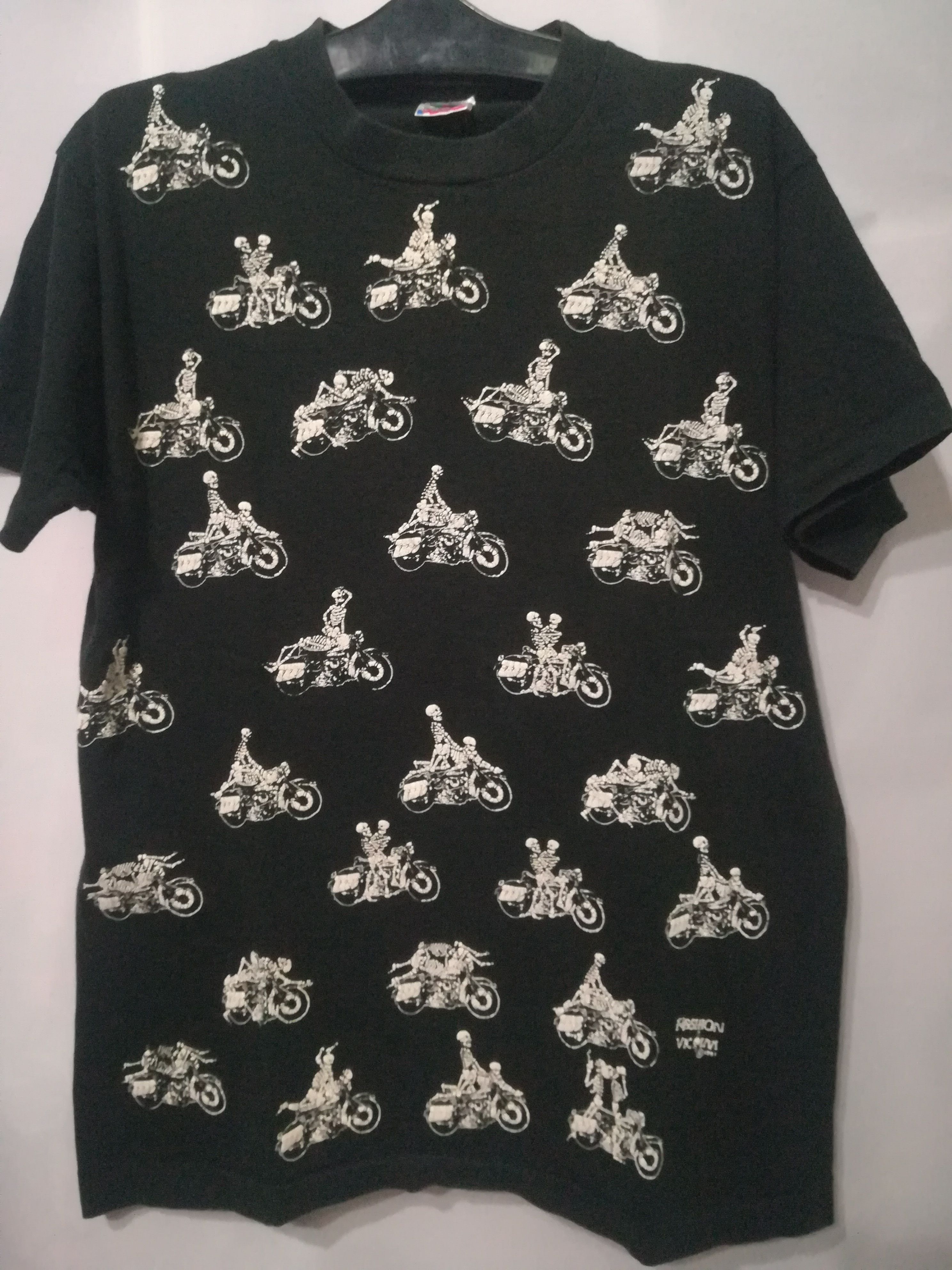 Other Vintage 90s Skeleton Sex Position Fashion Victim Tshirt Size US M / EU 48-50 / 2 - 1 Thumbnail