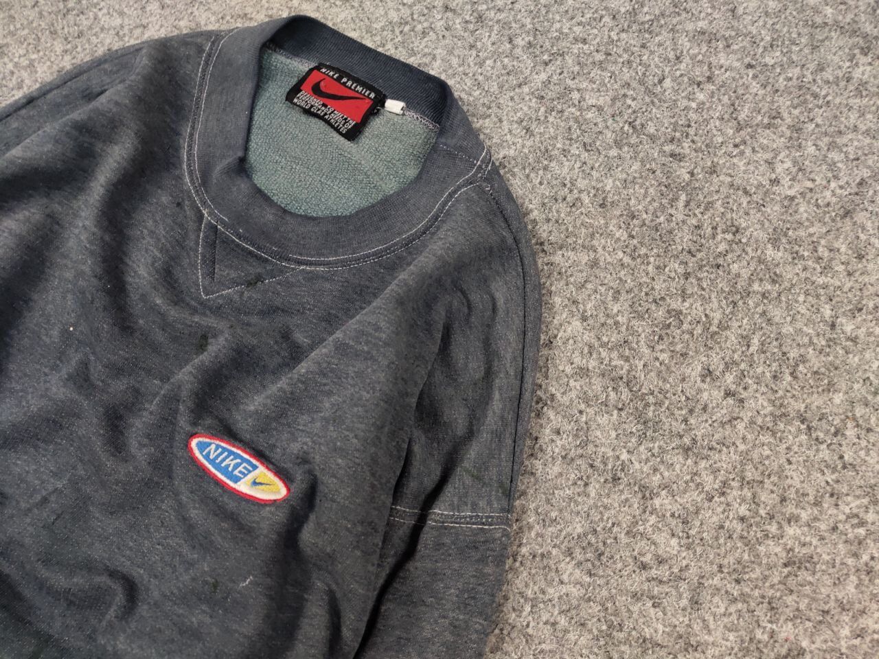 Nike Vintage 90's Nike Premier Distressed Paint Sweatshirt Size US L / EU 52-54 / 3 - 4 Thumbnail