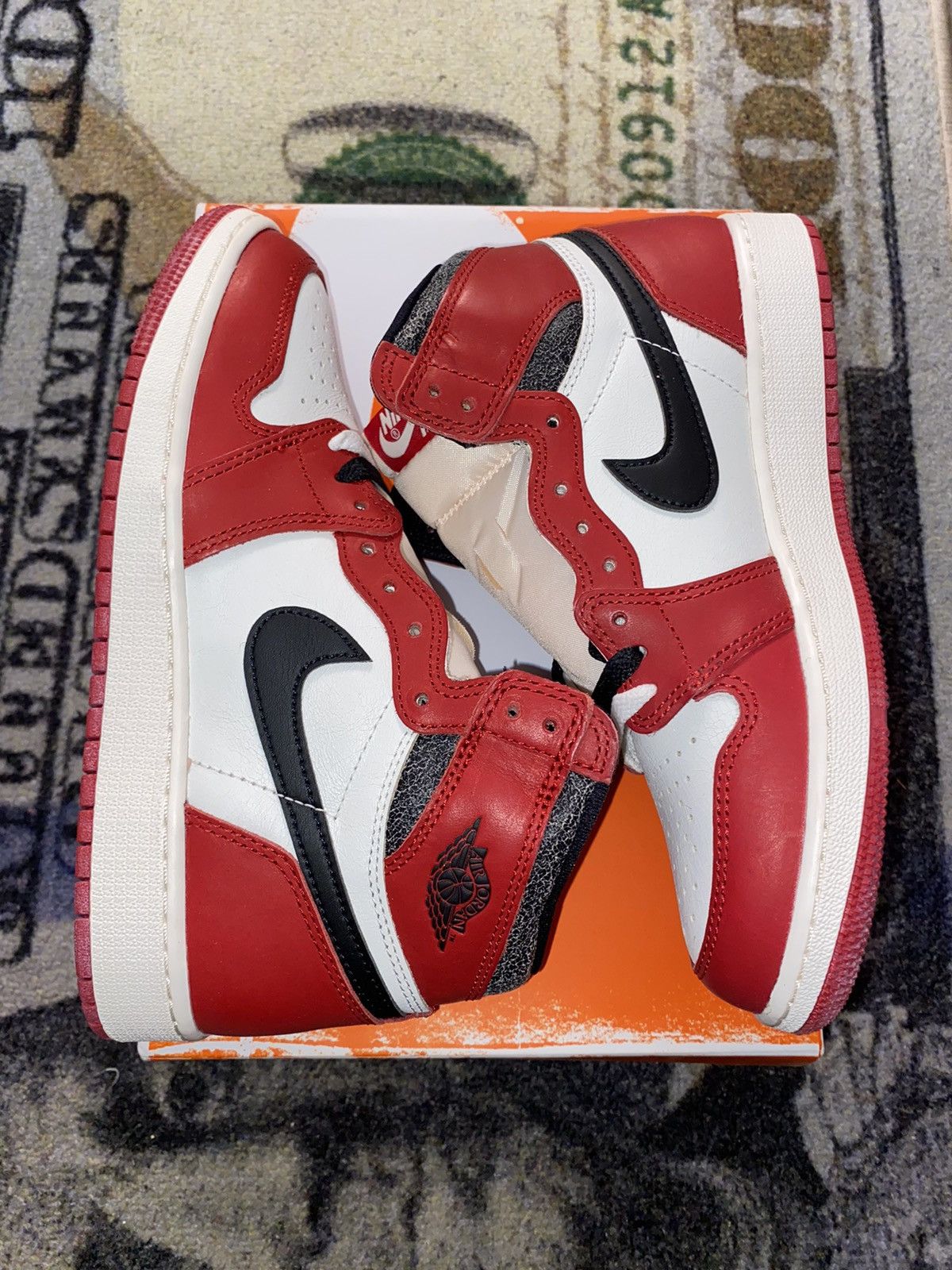 Jordan Brand × Nike Jordan 1 Retro High OG Chicago Lost and Found Size US 8 / IT 38 - 1 Thumbnail