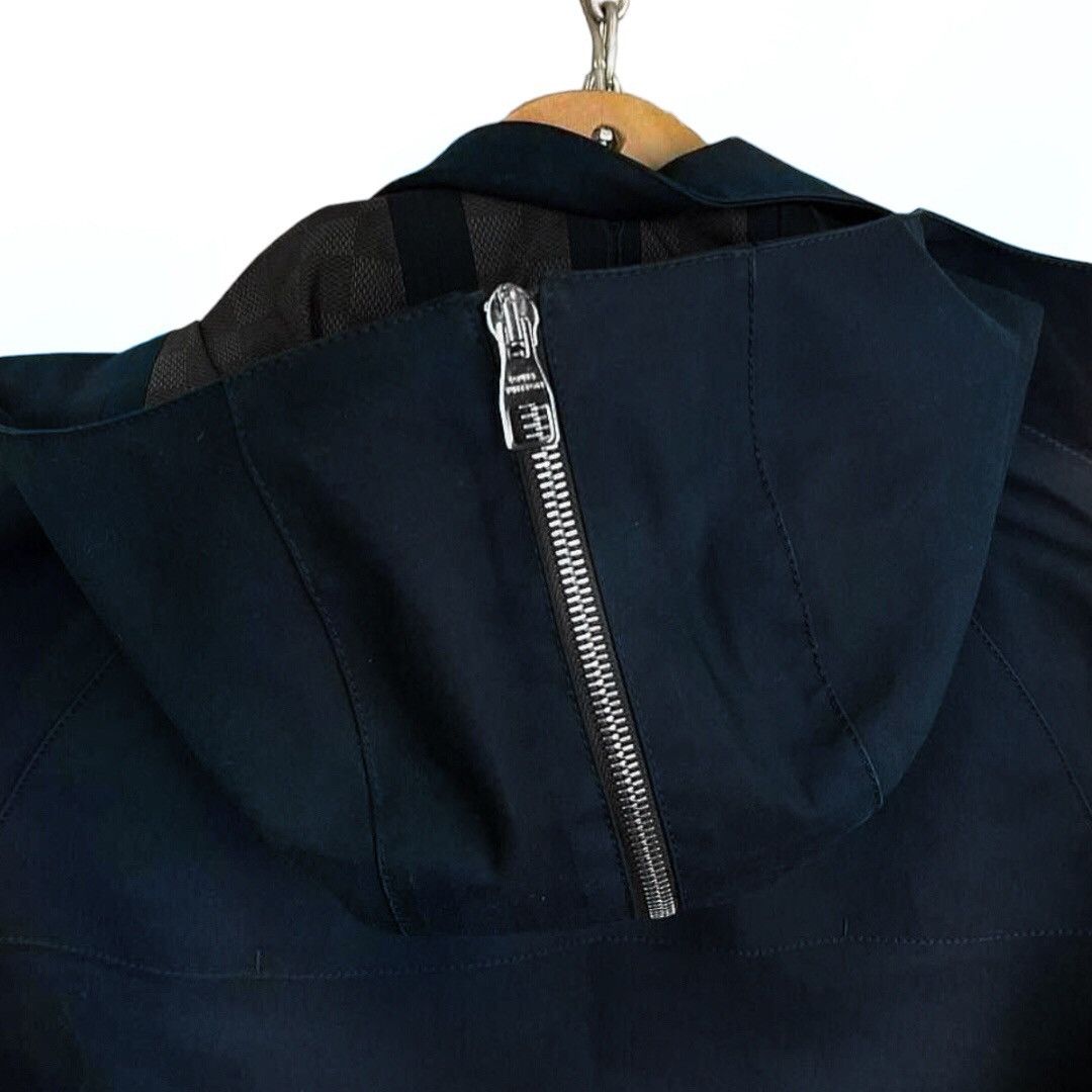 Louis Vuitton 🔵cropped waterproof mackintosh coat/hooded jacket navy blue Size US M / EU 48-50 / 2 - 4 Thumbnail