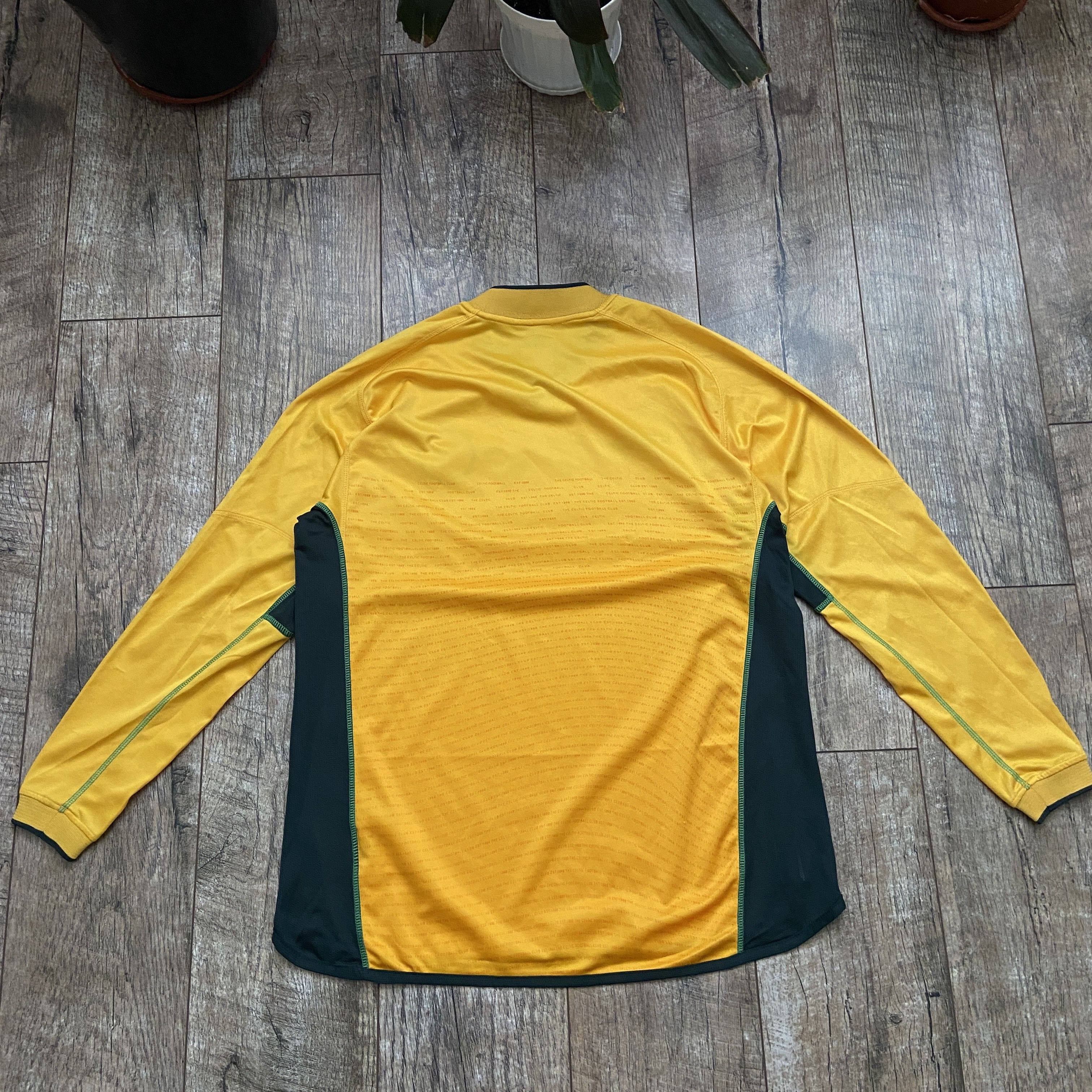 Umbro 2002/03 Umbro Celtic Long Sleeve Vintage Jersey Size US XL / EU 56 / 4 - 11 Thumbnail