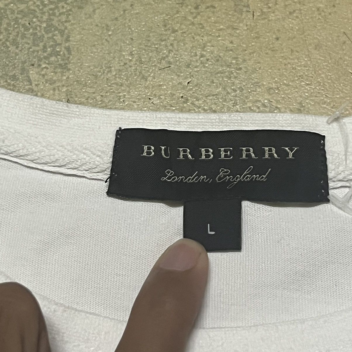 Burberry Burberrys Big Logo T Shirt Size US L / EU 52-54 / 3 - 5 Thumbnail