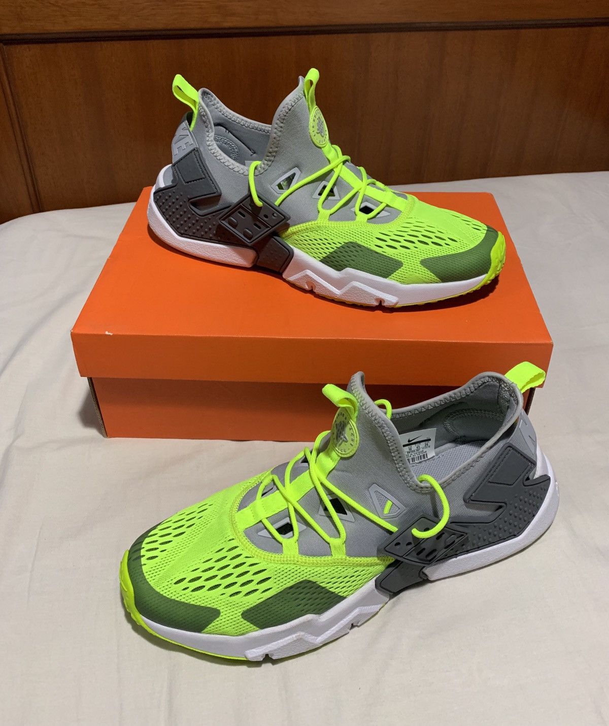 Nike 2018 Nike Air Huarache Size US 11 / EU 44 - 5 Thumbnail