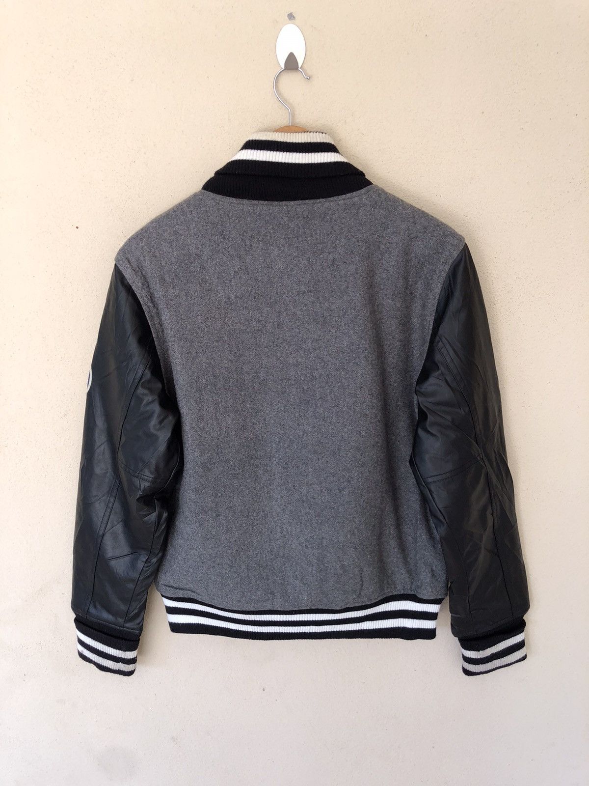 Vans 🔥VANS OFF THE WALL VARSITY BOMBER JACKET Size US M / EU 48-50 / 2 - 4 Thumbnail